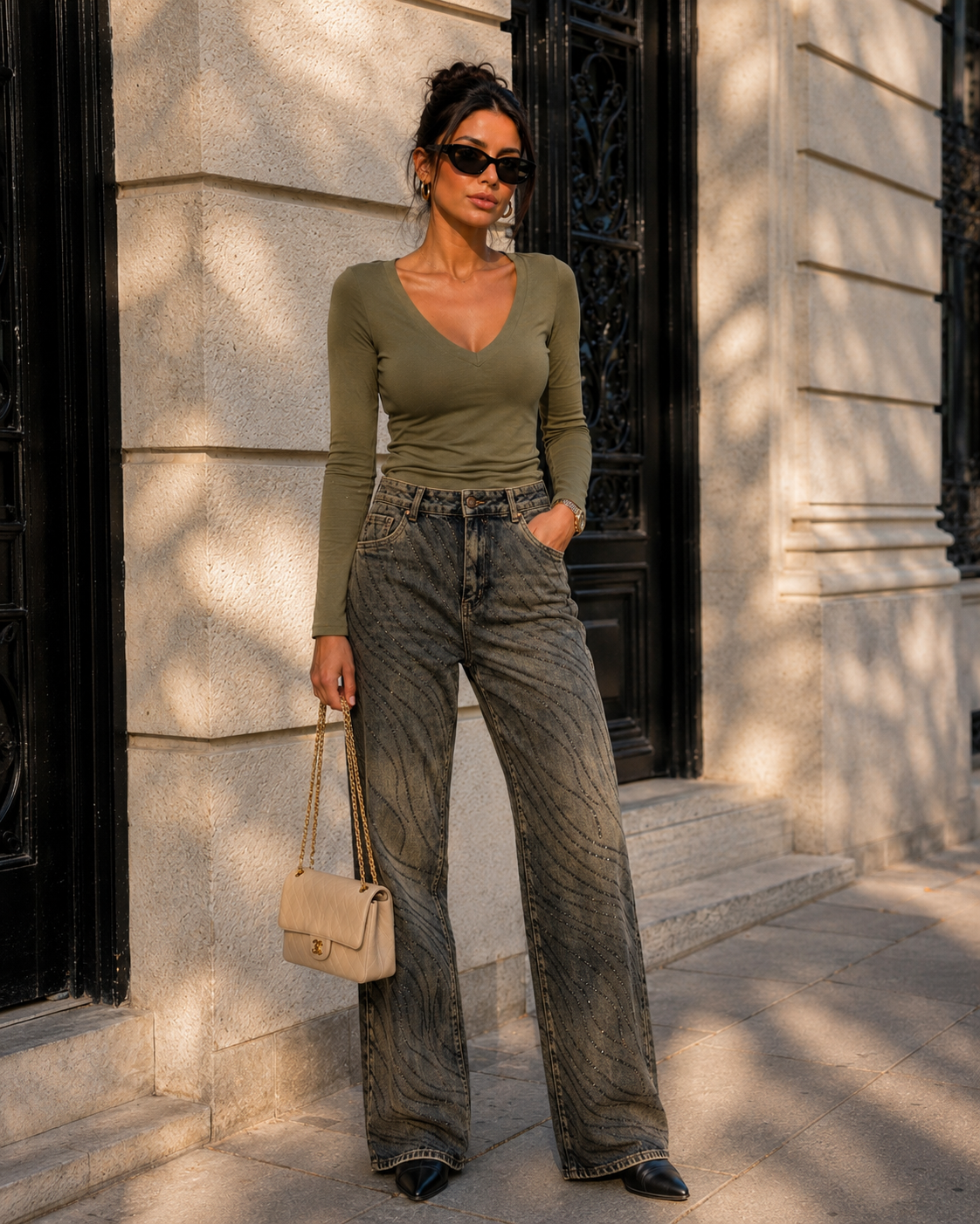 Goodies Kim donkerblauwe wide leg jeans met beige-bruine wassing en strass
