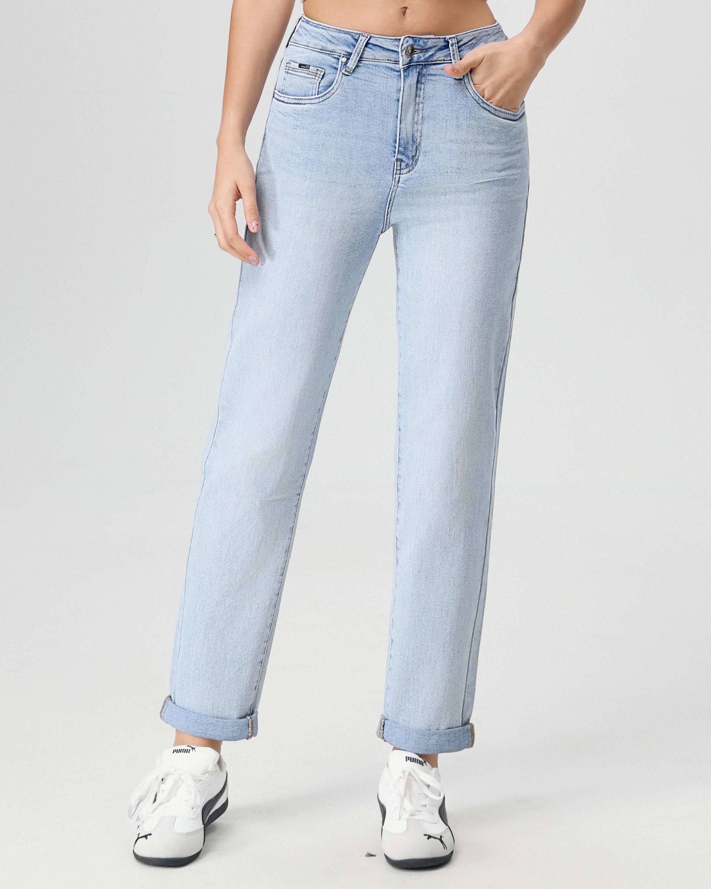 Lichtblauwe mom jeans dames Hello Miss met rechte pijpen- voorkant