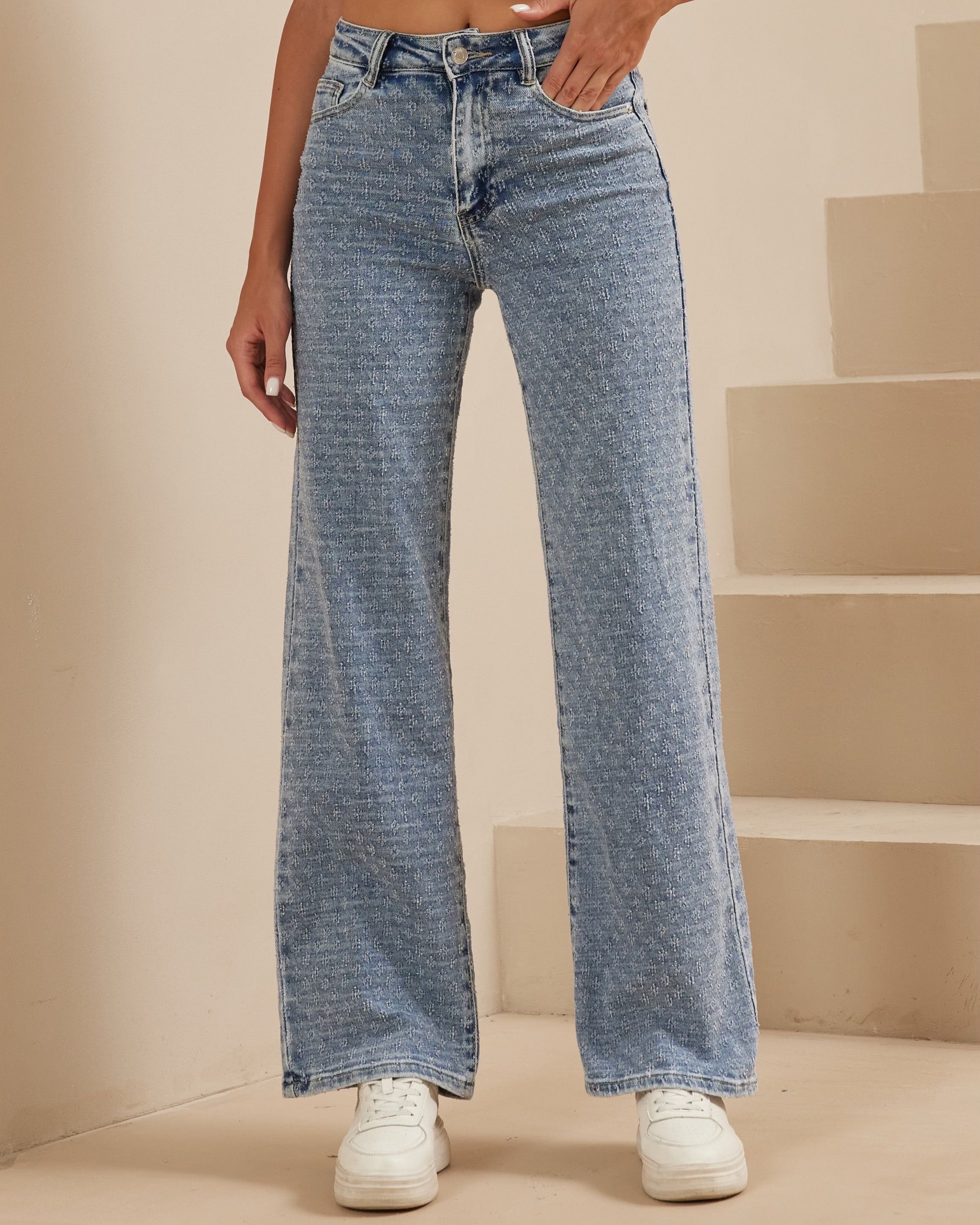 Laulia straight jeans blauw met subtiele structuur – voorkant
