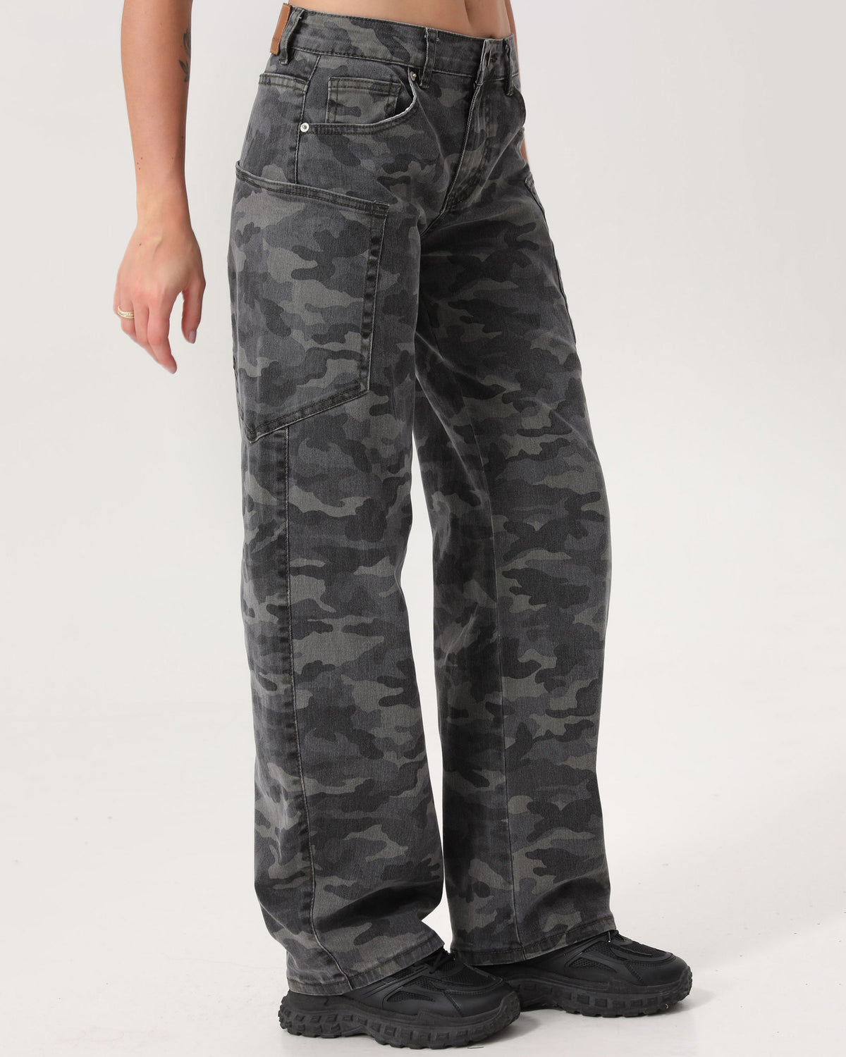 SeeSee Paris | Barrel jeans met zijzakken Luce Army