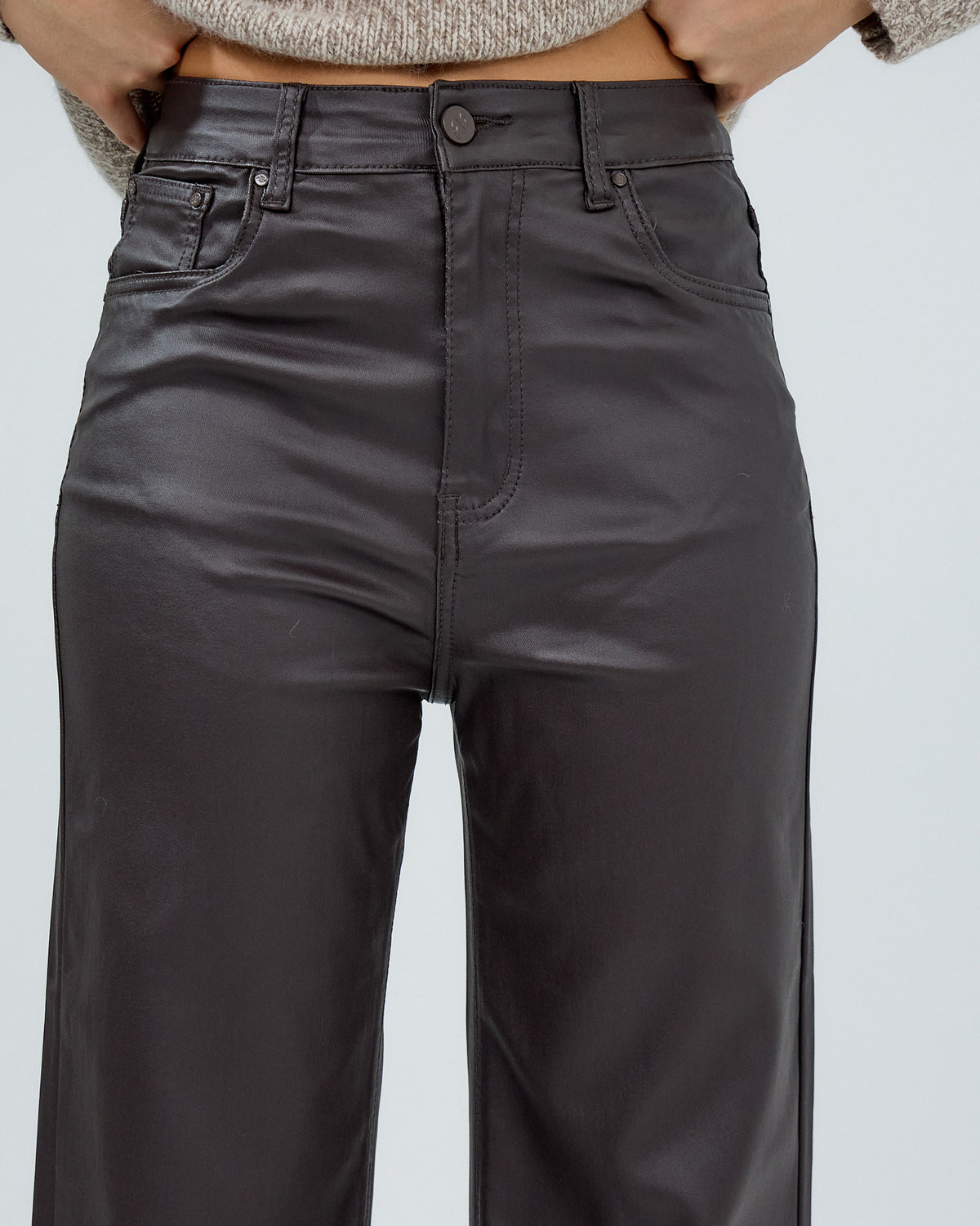 Ana & Lucy | Leatherlook wide leg broek Corinne Donkerbruin