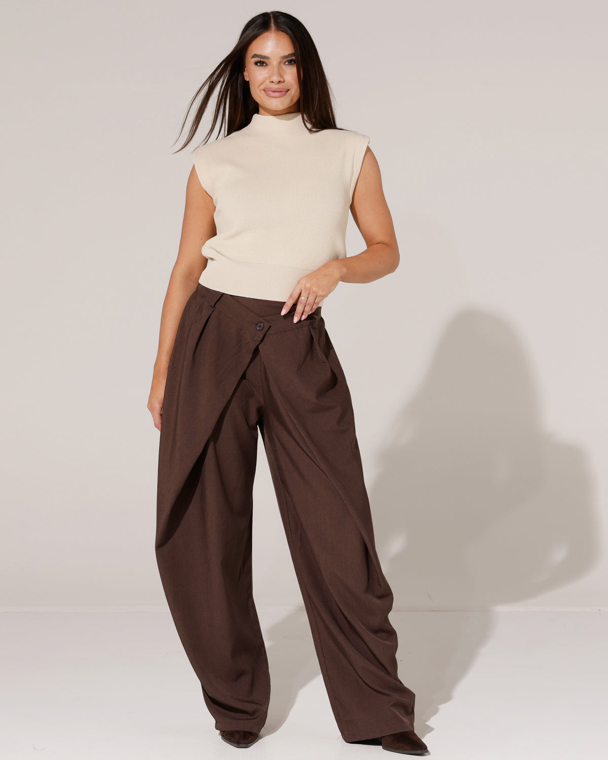 Pantalon met overslag detail Tamar Donkerbruin