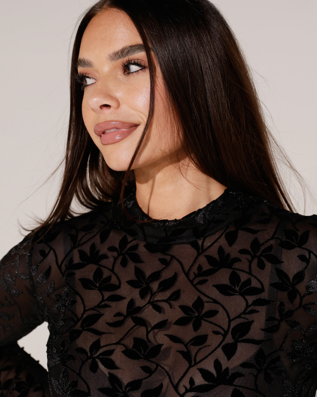 Body met velvet bloemen Zwart