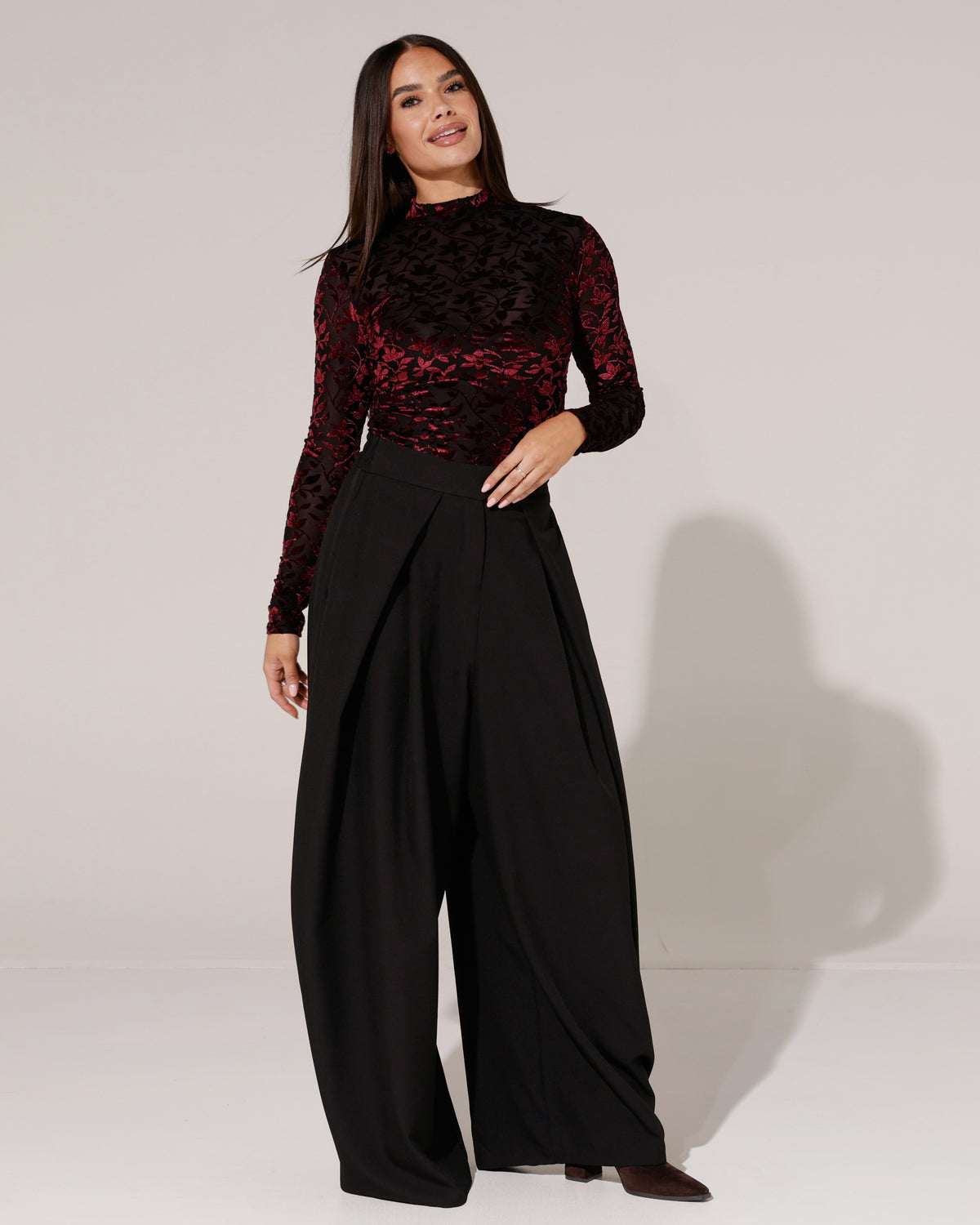Body met velvet bloemen Bordeaux
