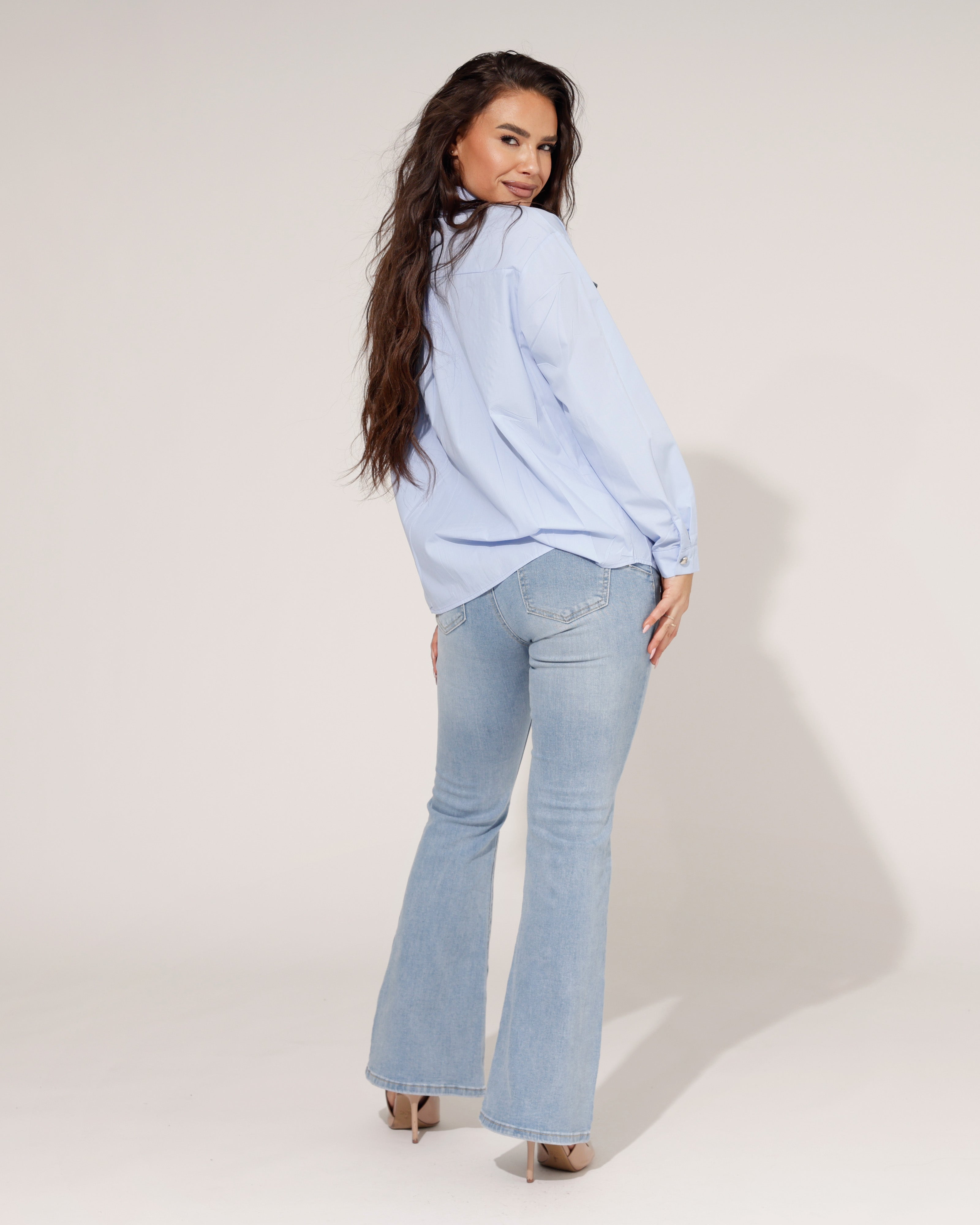 lichtblauwe blouse dames met denim hart en stras Twinkels - achterkant