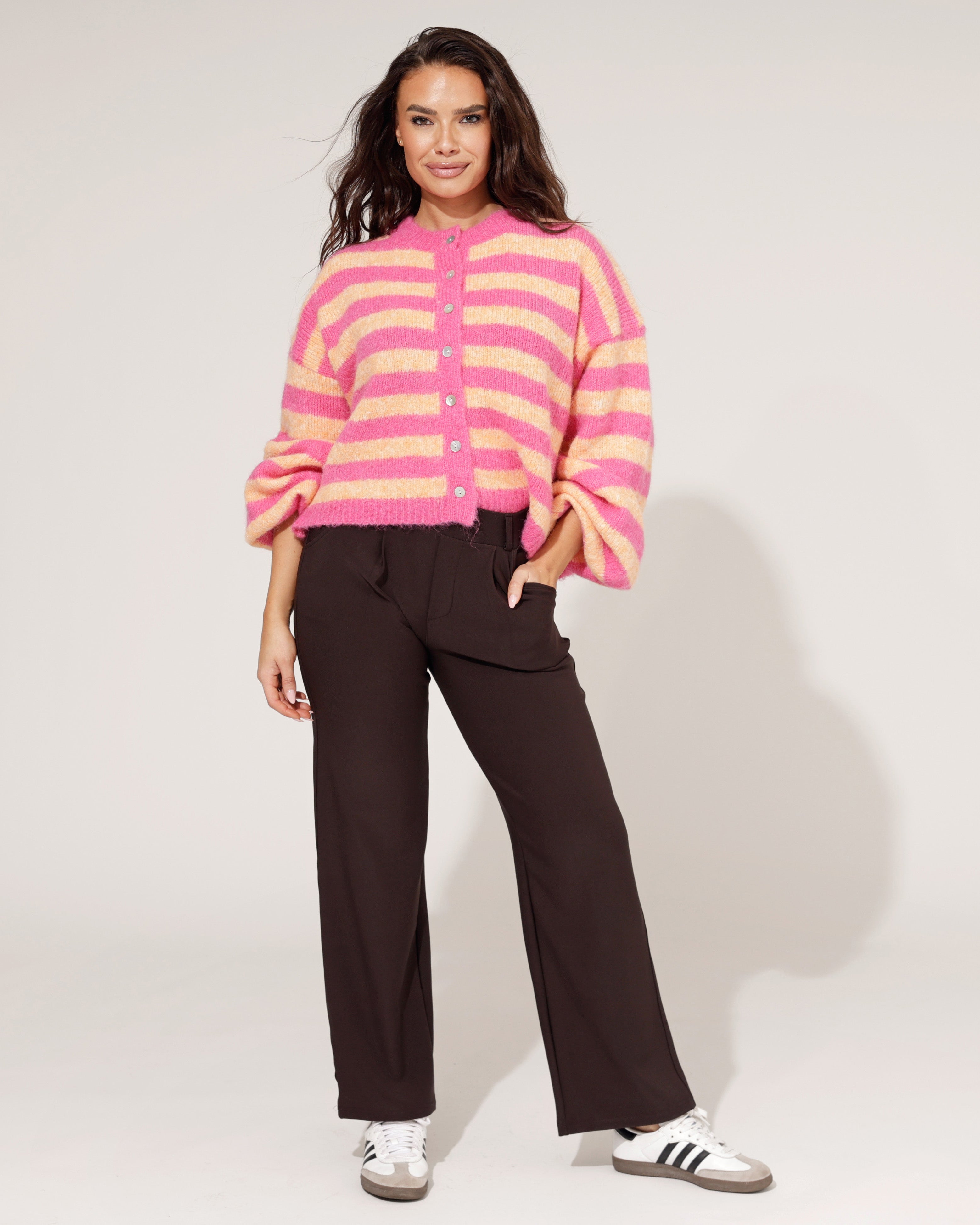 Wide leg broek dames bruin met elastische tailleband en steekzakken - voorkant