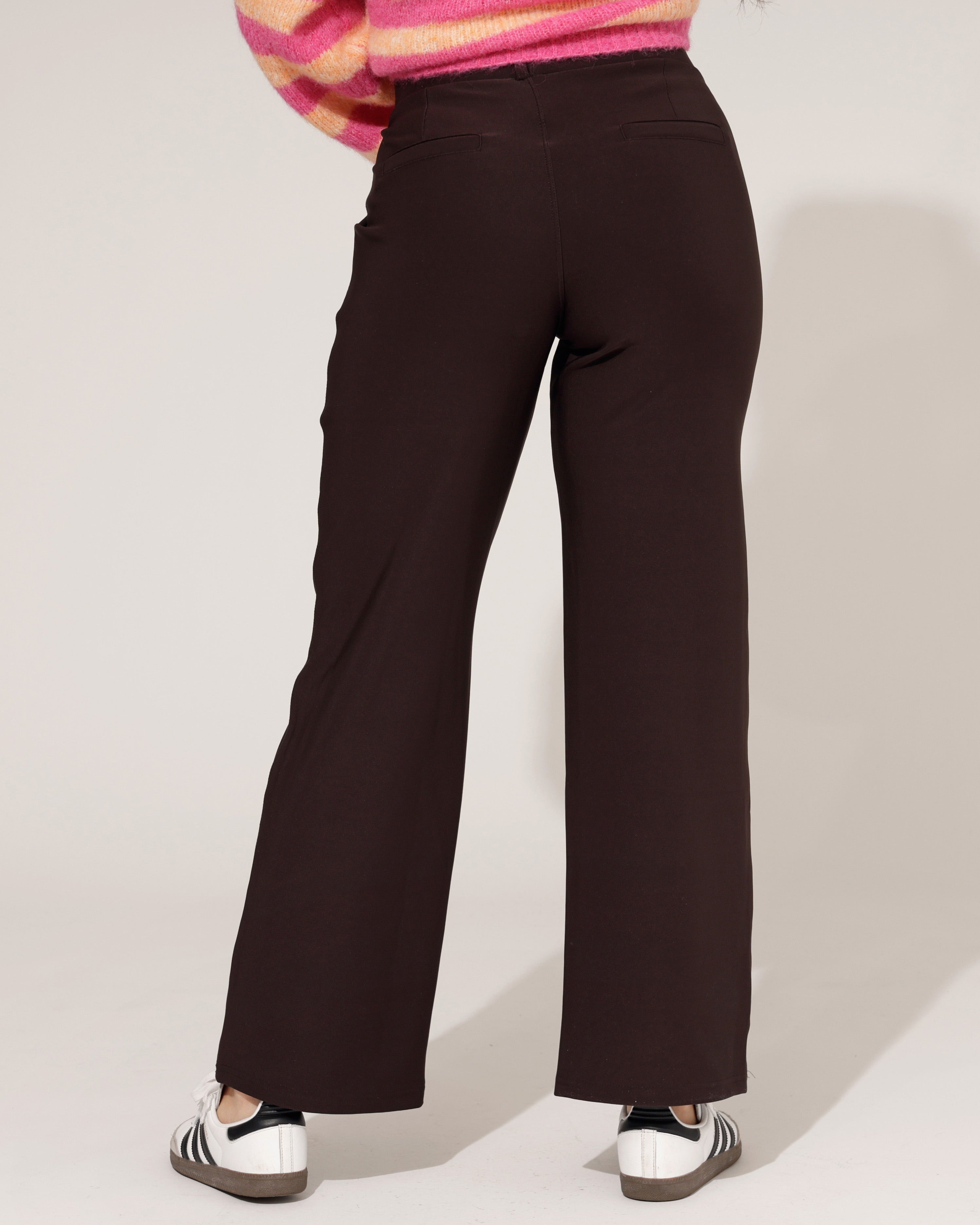 Wide leg broek dames bruin met elastische tailleband en steekzakken - achterkant