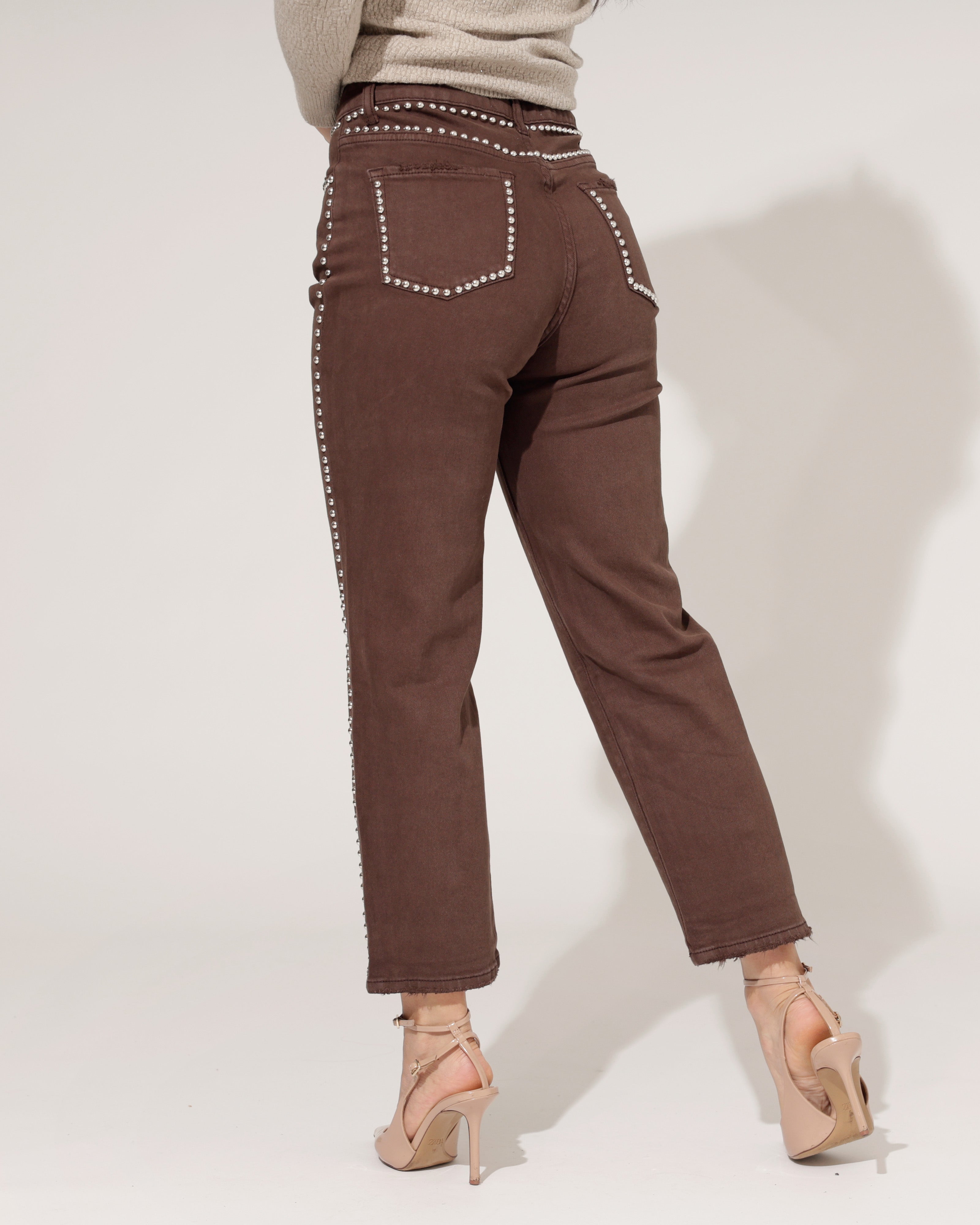 Queen Hearts | Mom jeans met studs Fenna-C Bruin