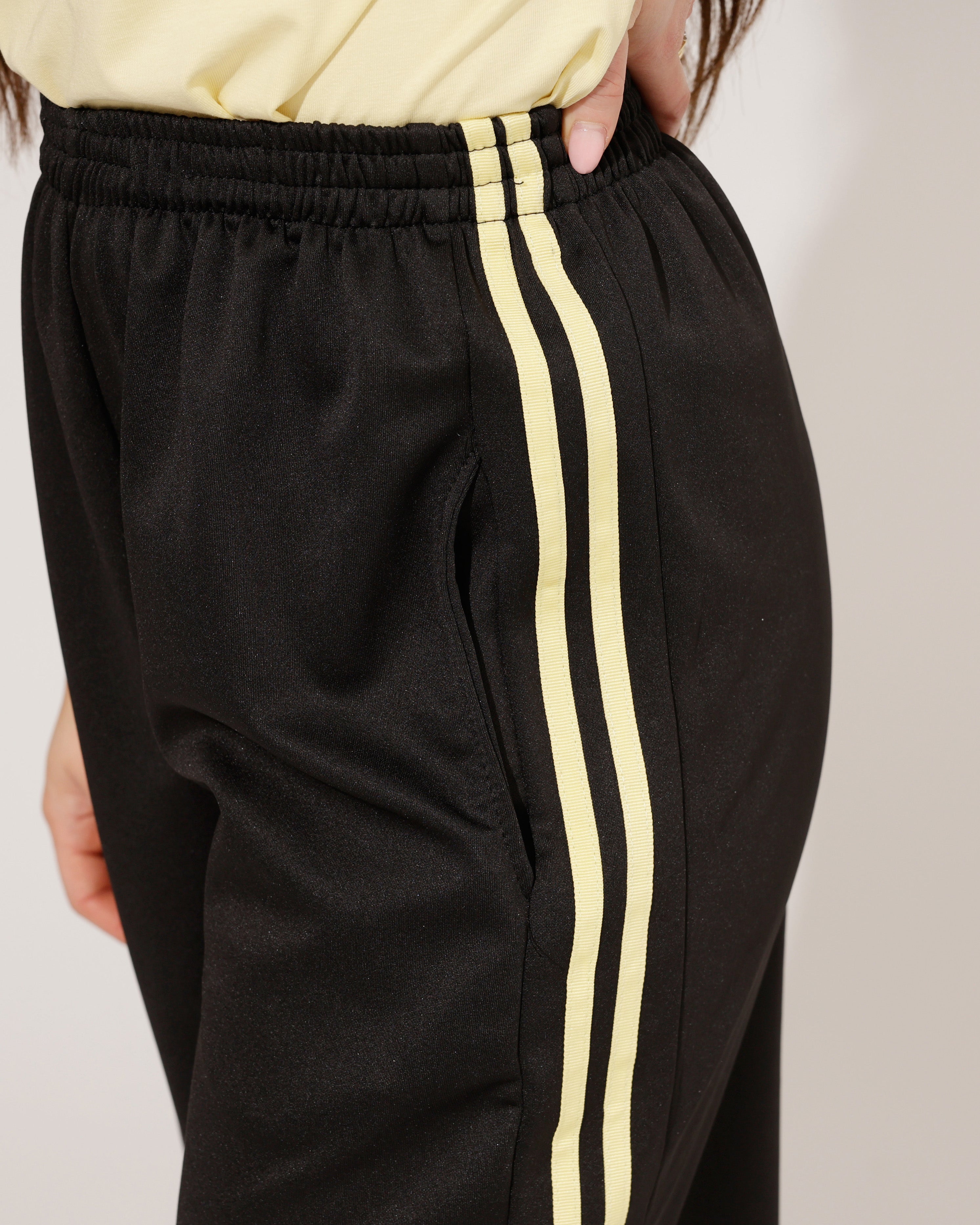 Wide leg broek met zijstrepen Kristy Zwart/ Geel