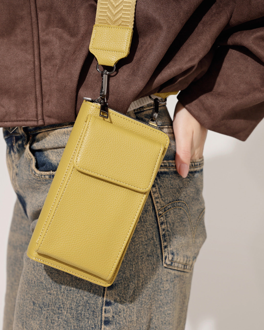 Schouder- telefoontas Josie Okergeel