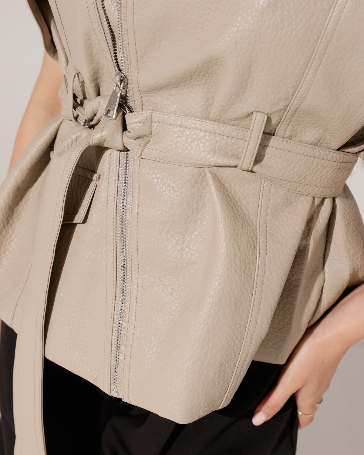 Leatherlook gilet Yinn Beige