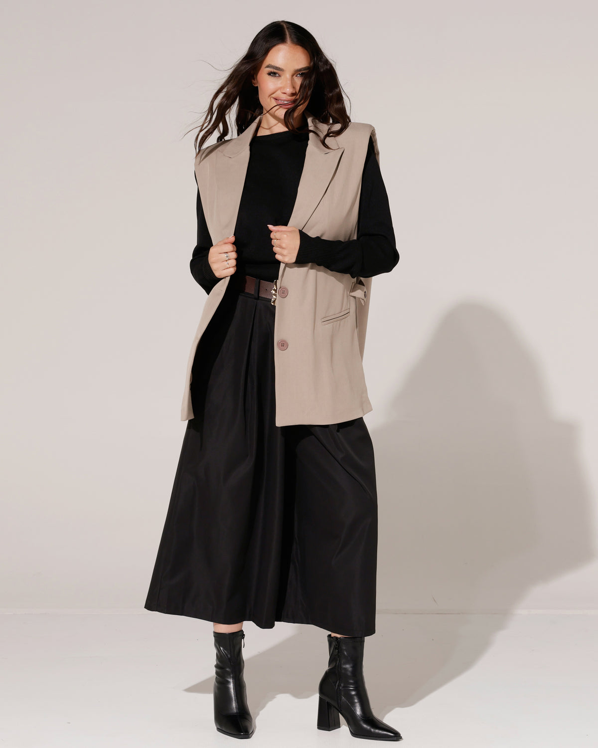 Lang gilet met knopen Macy Taupe