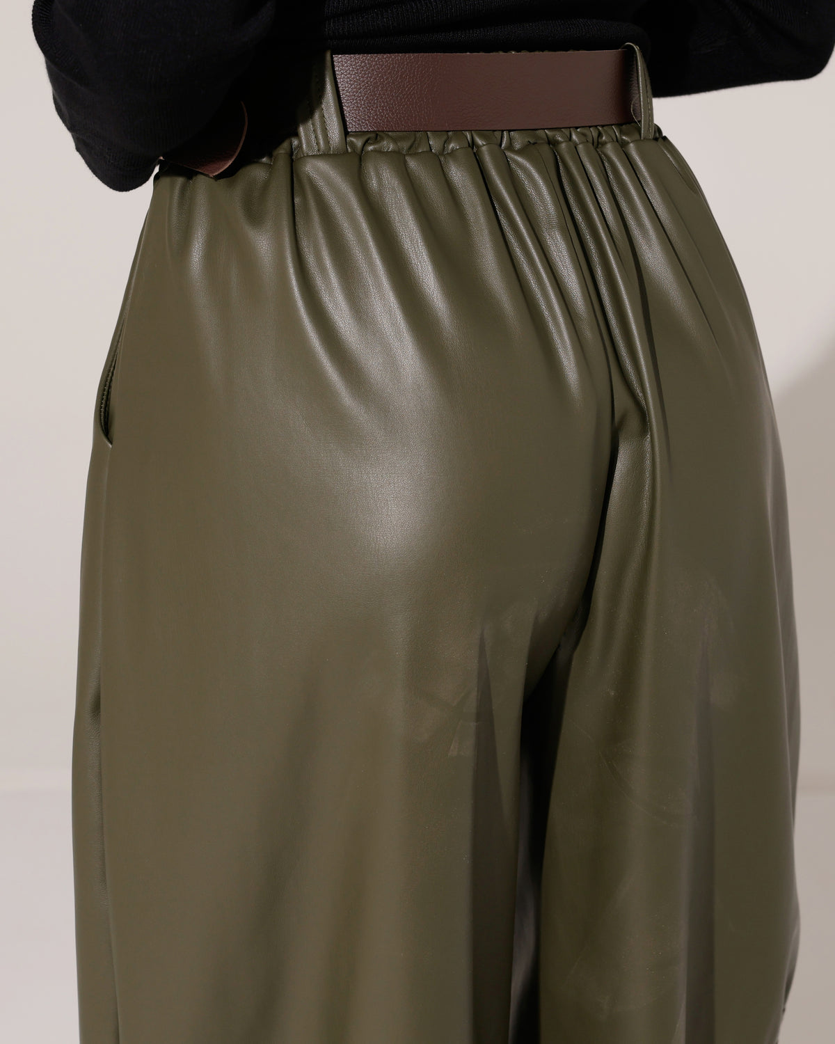 Leatherlook wide leg broek Babs Groen