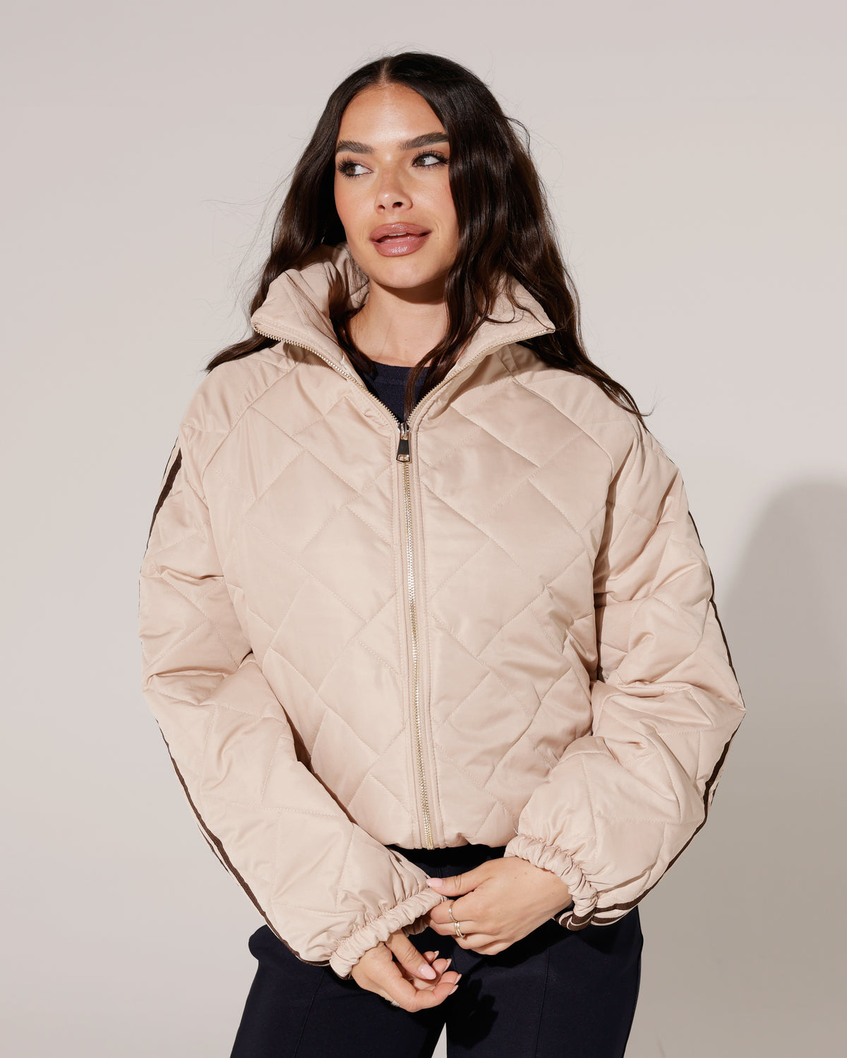 Gewatteerd bomberjacket met strepen Revy Zand