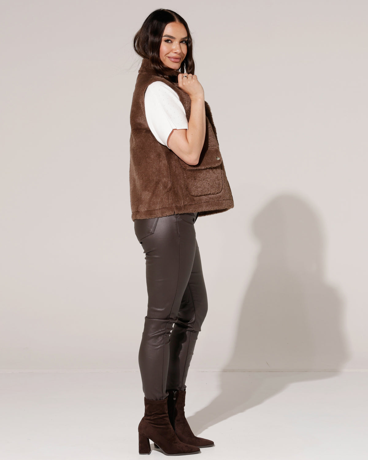 Fake fur bodywarmer Jony Donkerbruin