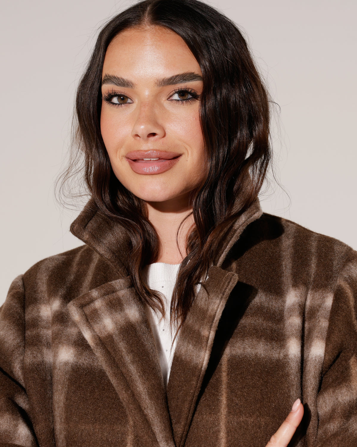 Geruite korte trenchcoat Melane Bruin