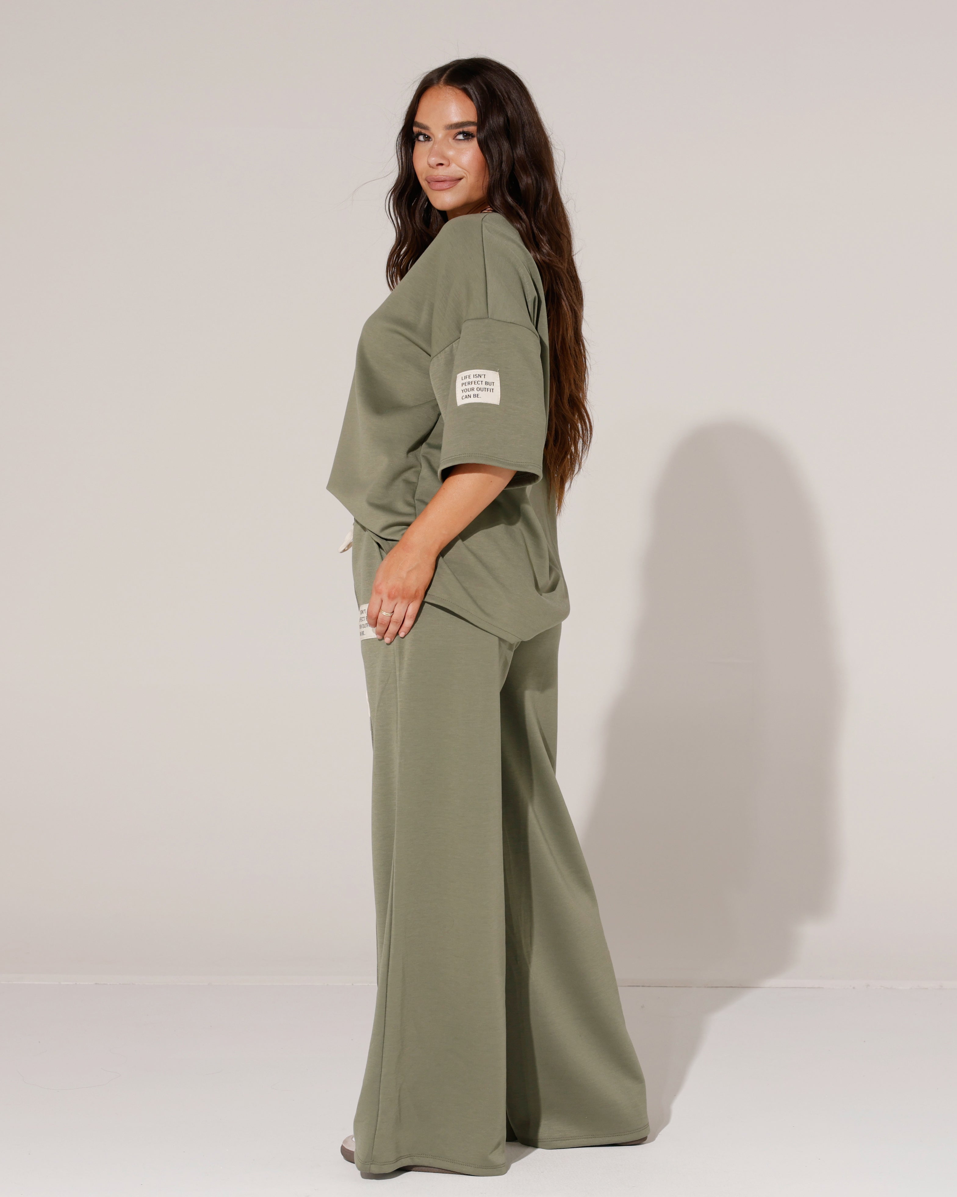 Huispak korte mouwen beige label isn't Perfect Groen