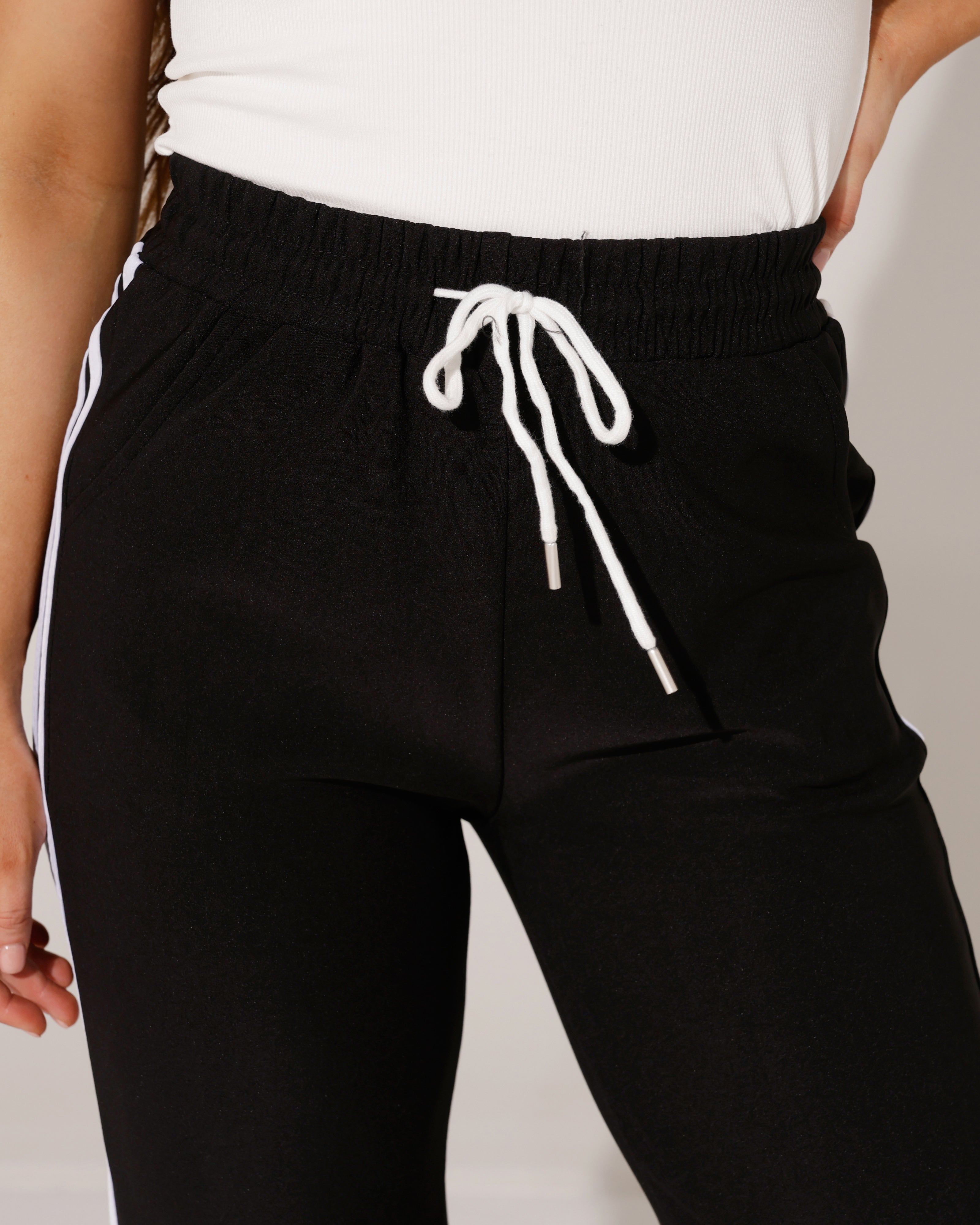 Wijde broek met zijstrepen Cindy Zwart