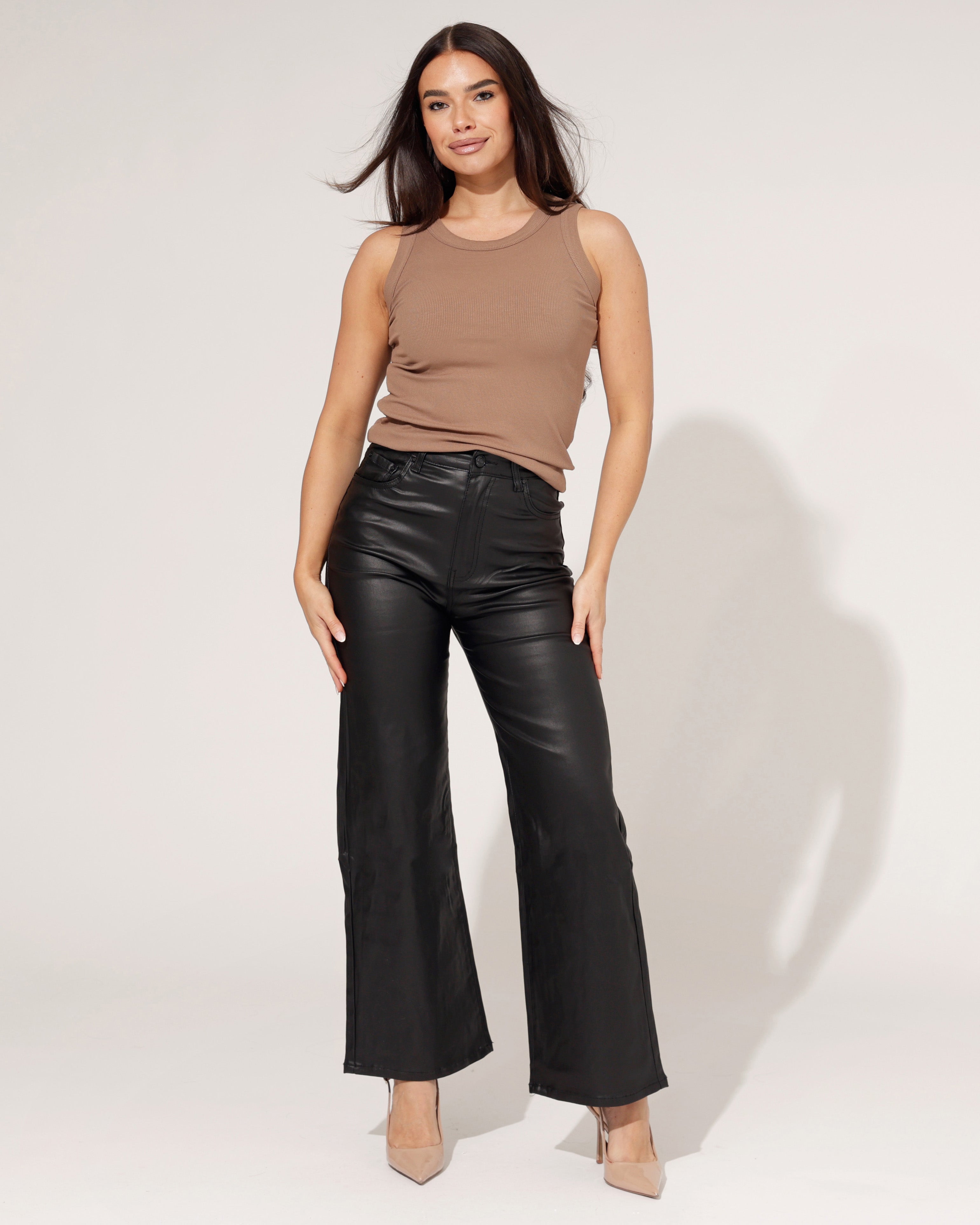 Ana & Lucy | Leatherlook wide leg broek Lesley Zwart