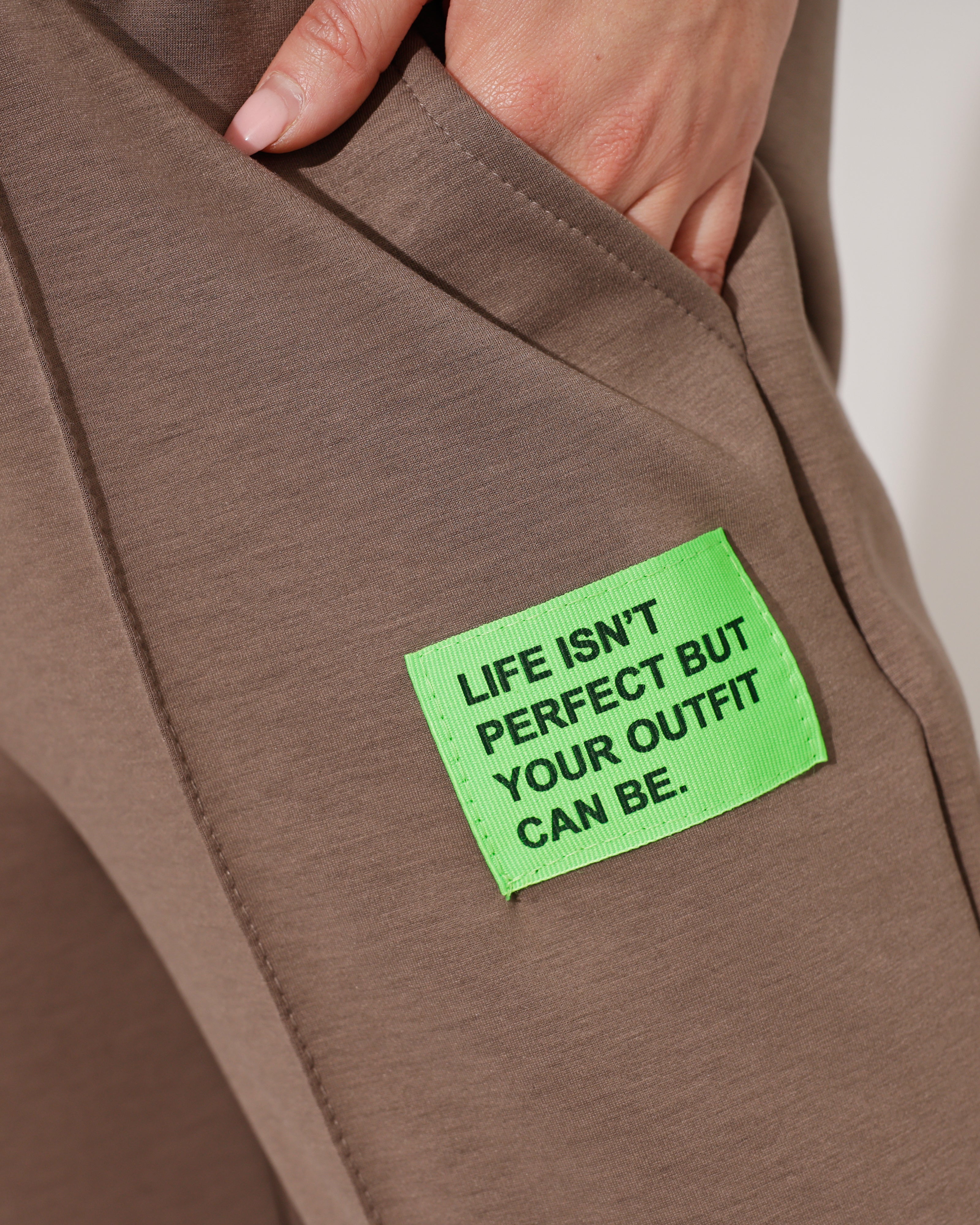 Huispak isn't Perfect korte mouwen Taupe