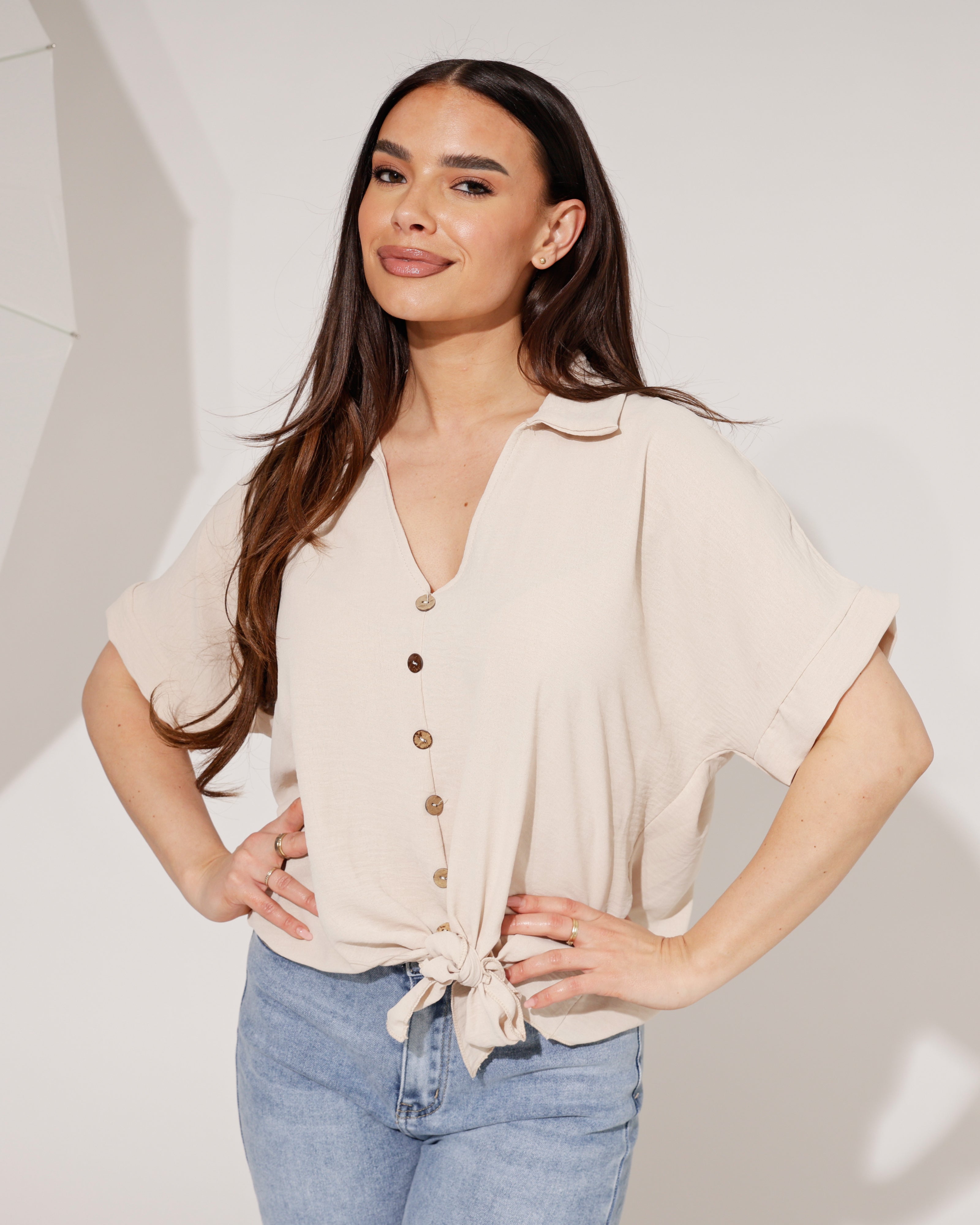 Top met knoopjes Nola Zand