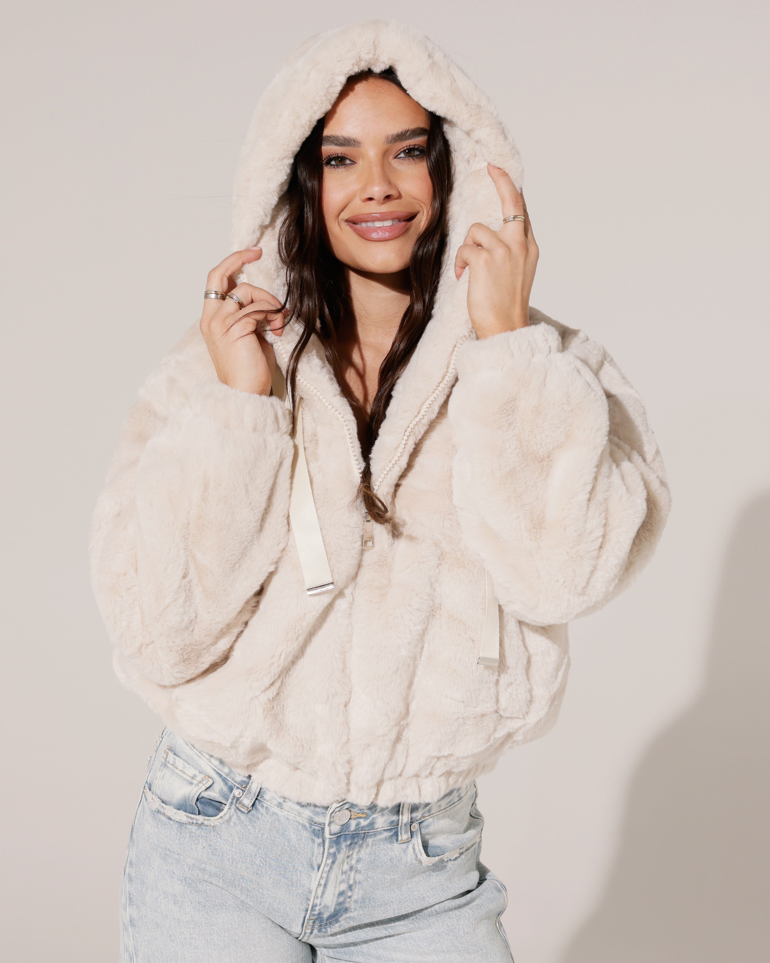 Fake fur jacket met capuchon Romy Beige