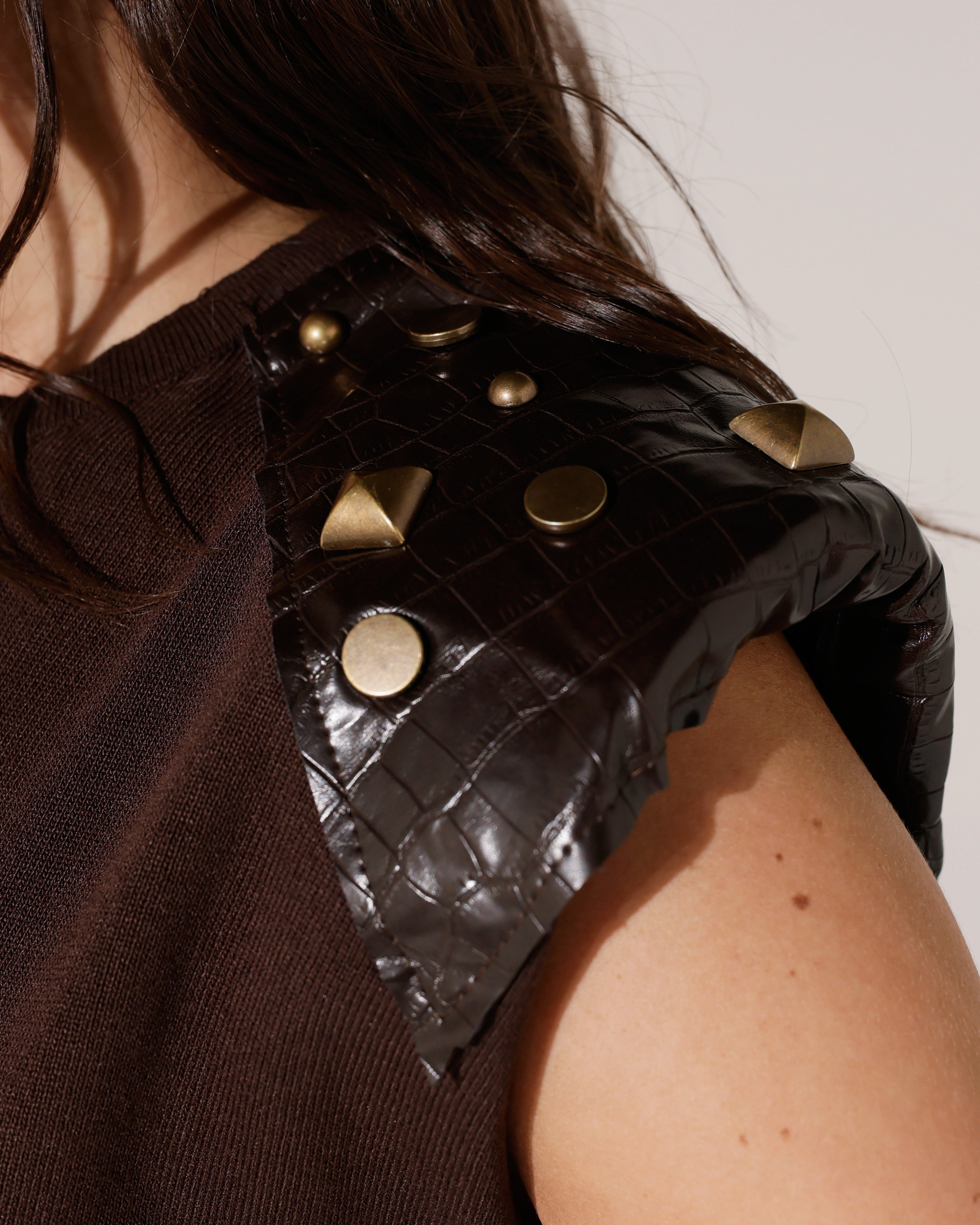 Mouwloze top met schouder-details Yill Donkerbruin
