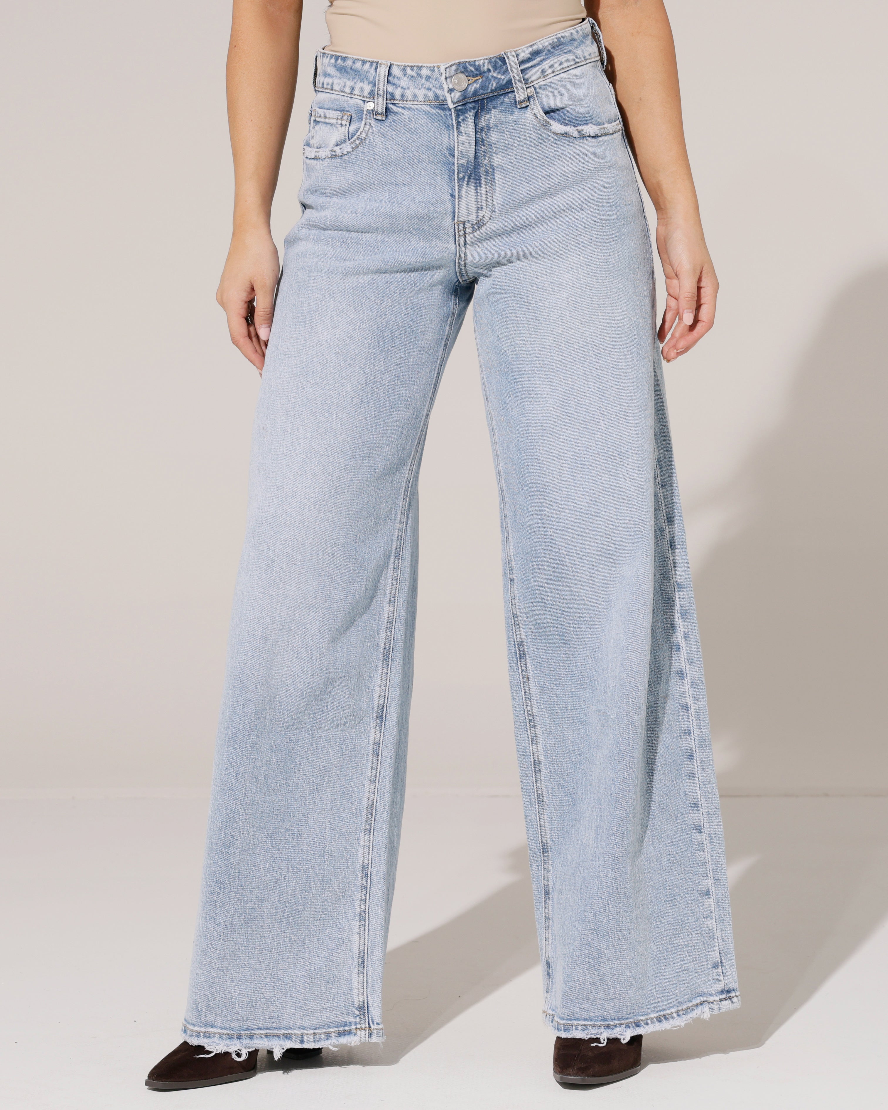 Queen Hearts | Wide leg jeans, Mid waist Vicky Blauw