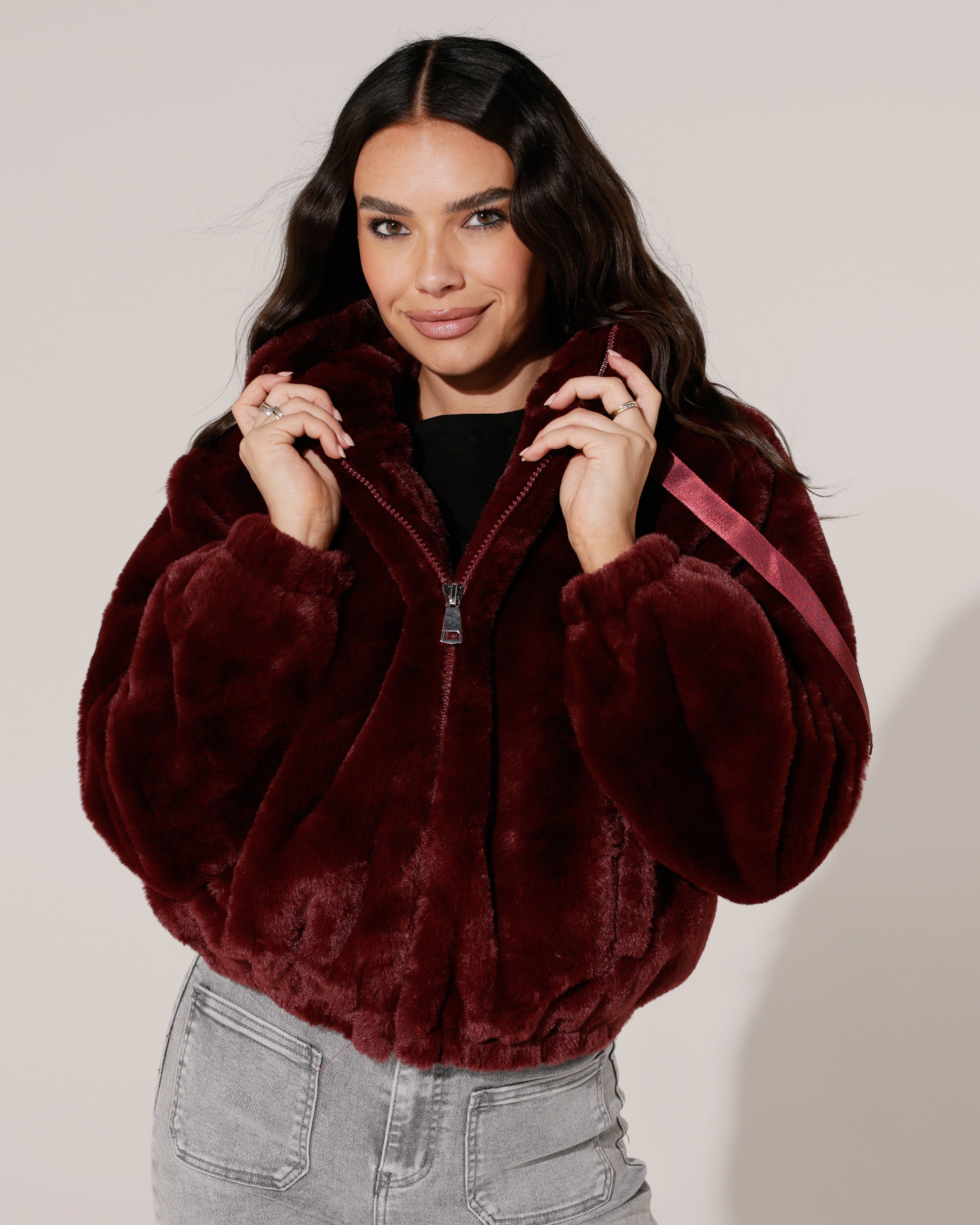 Fake fur jacket met capuchon Romy Bordeaux