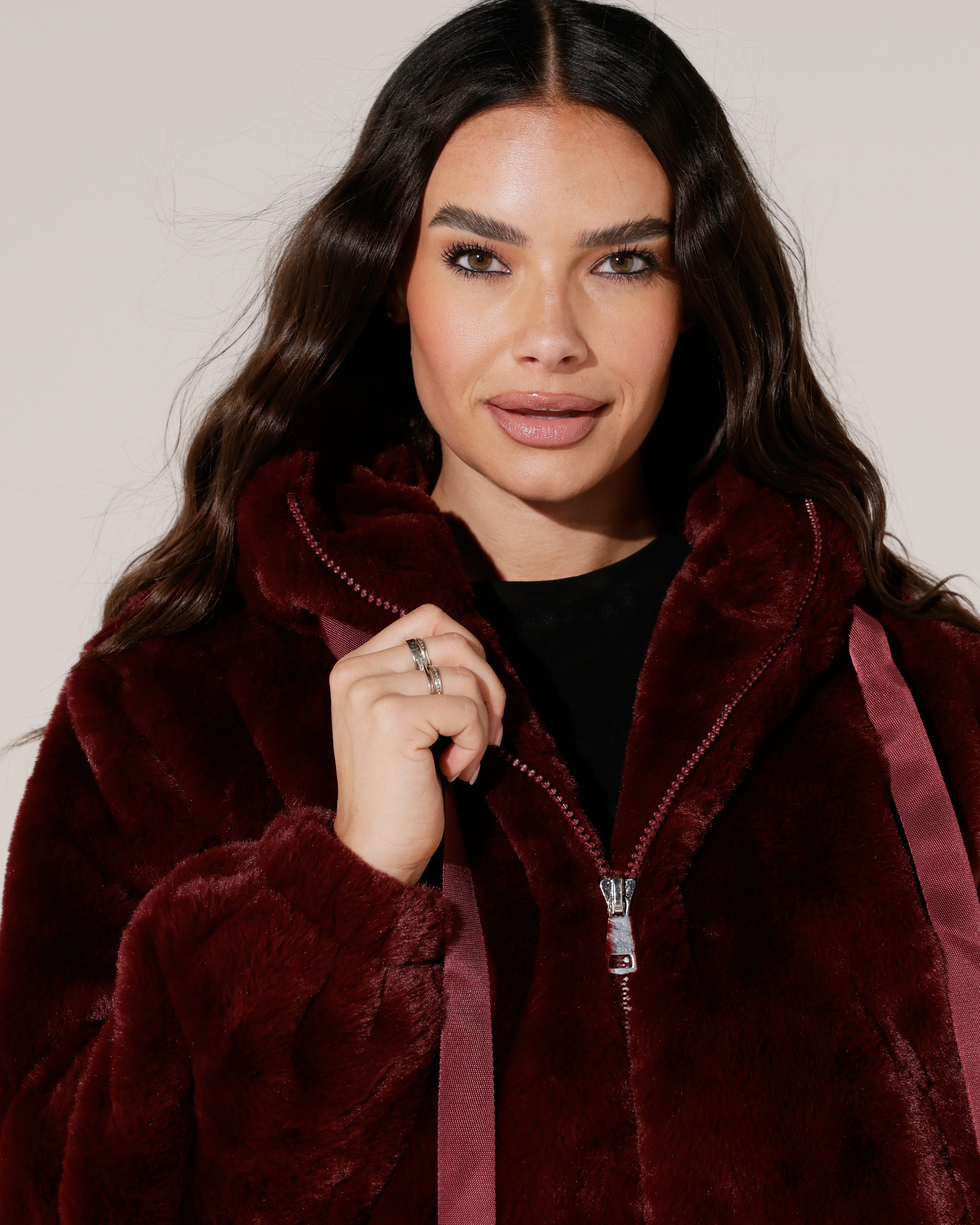 Fake fur jacket met capuchon Romy Bordeaux