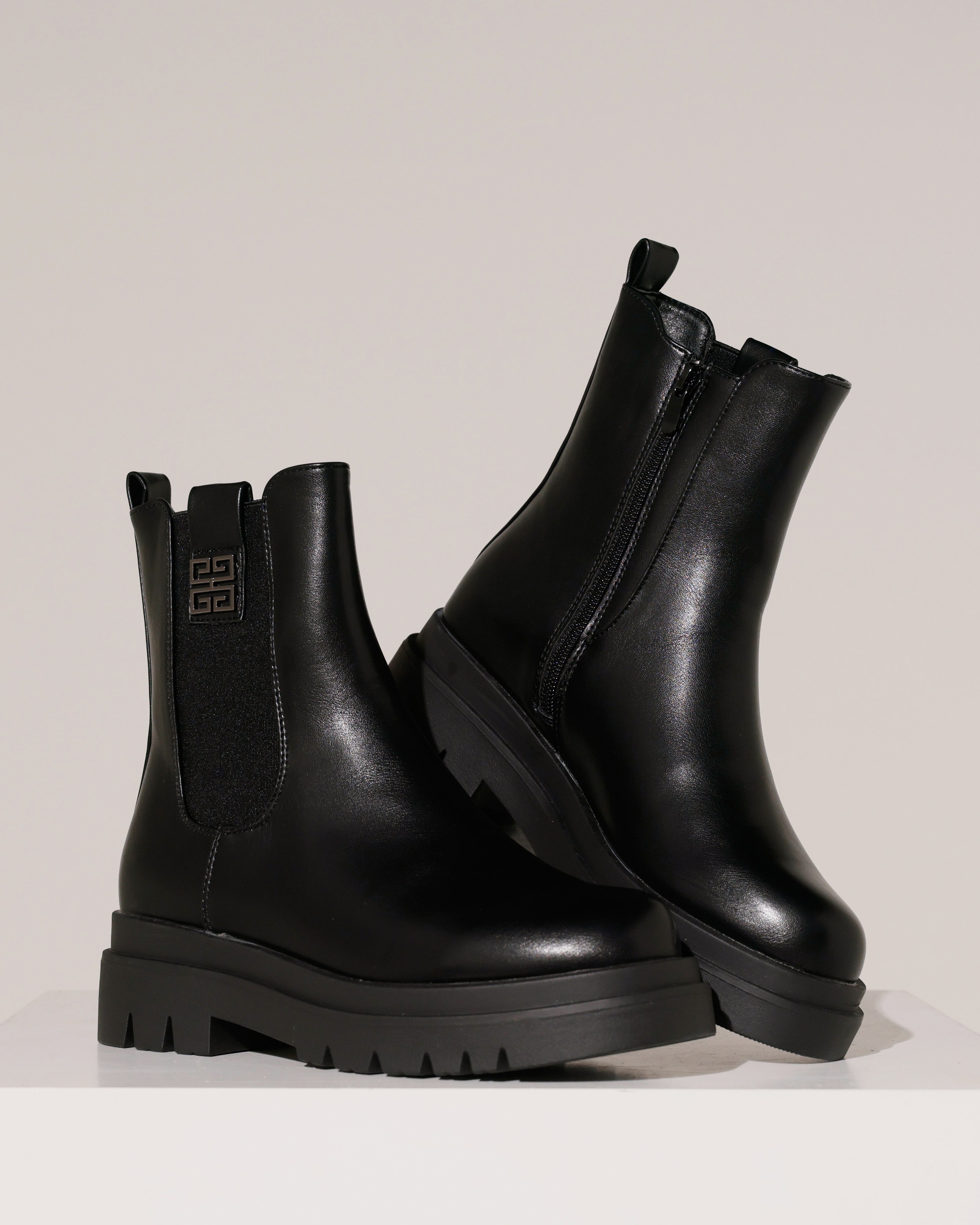 Chelsea boot met grove zool Nova Zwart