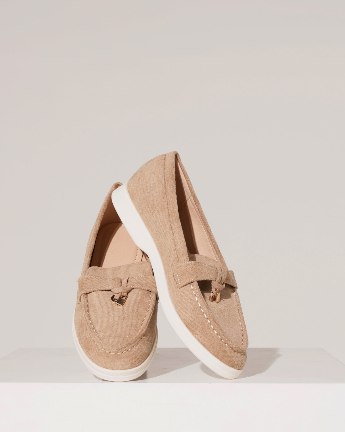 Loafer met goudkleurig detail Lesley Taupe