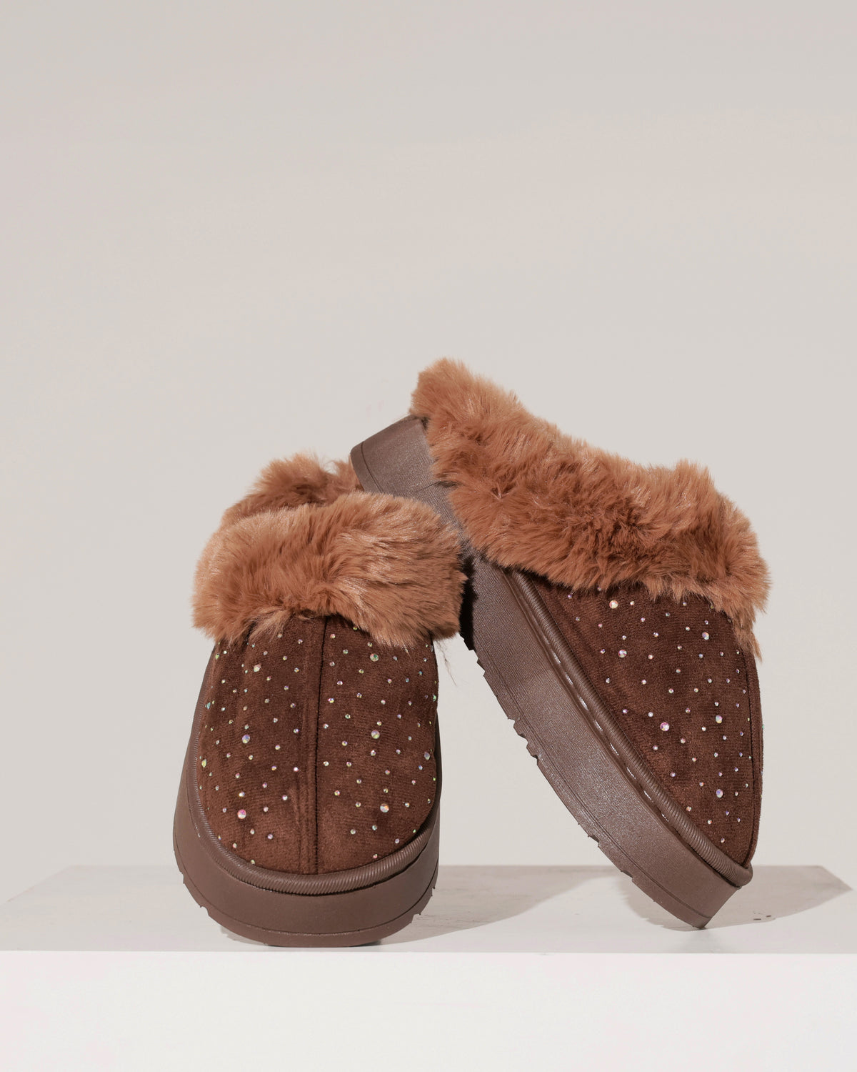 Pantoffel met strass en zachte voering Kiki Donkerbruin