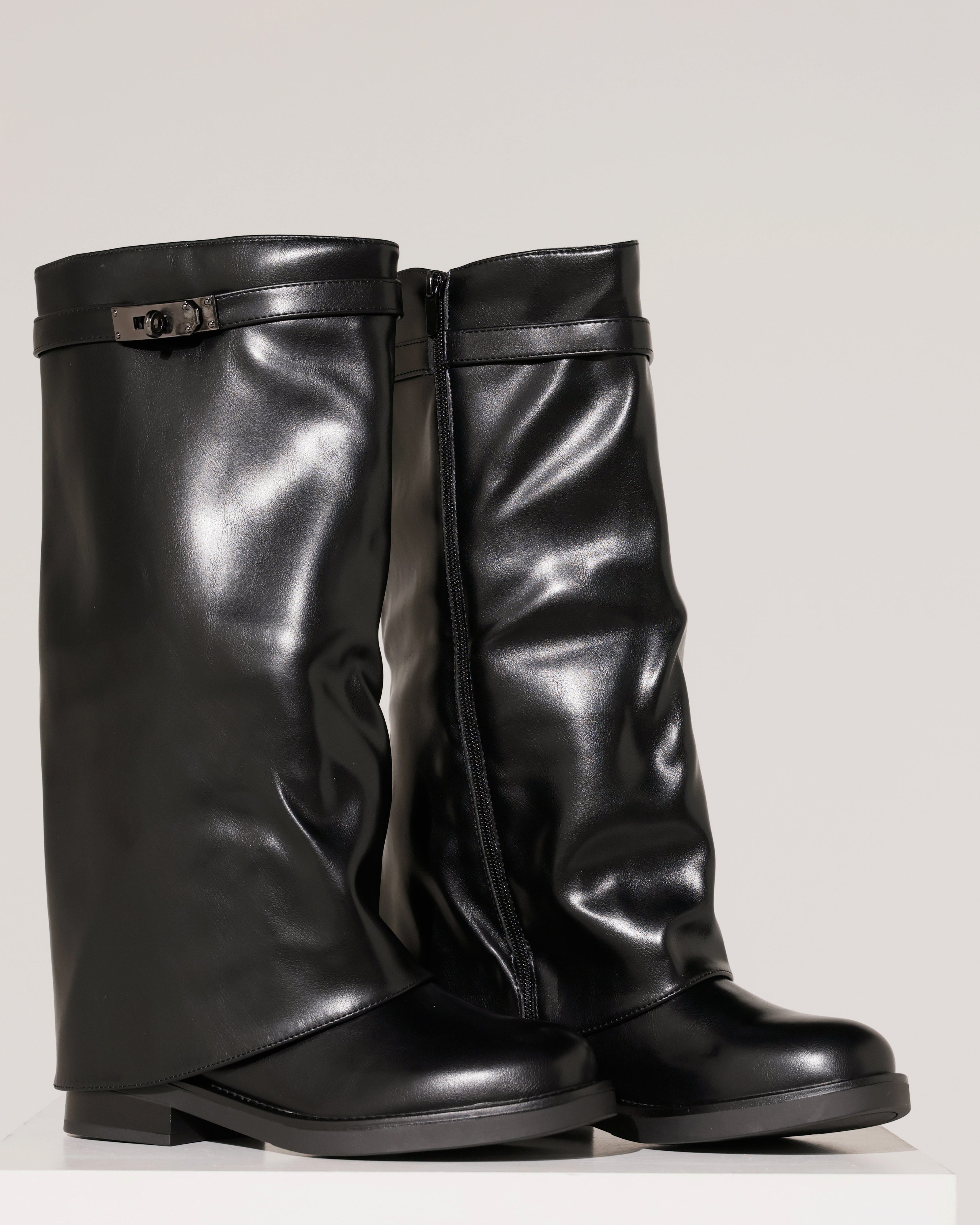 Hoge laars met slotdetail Eliza Zwart