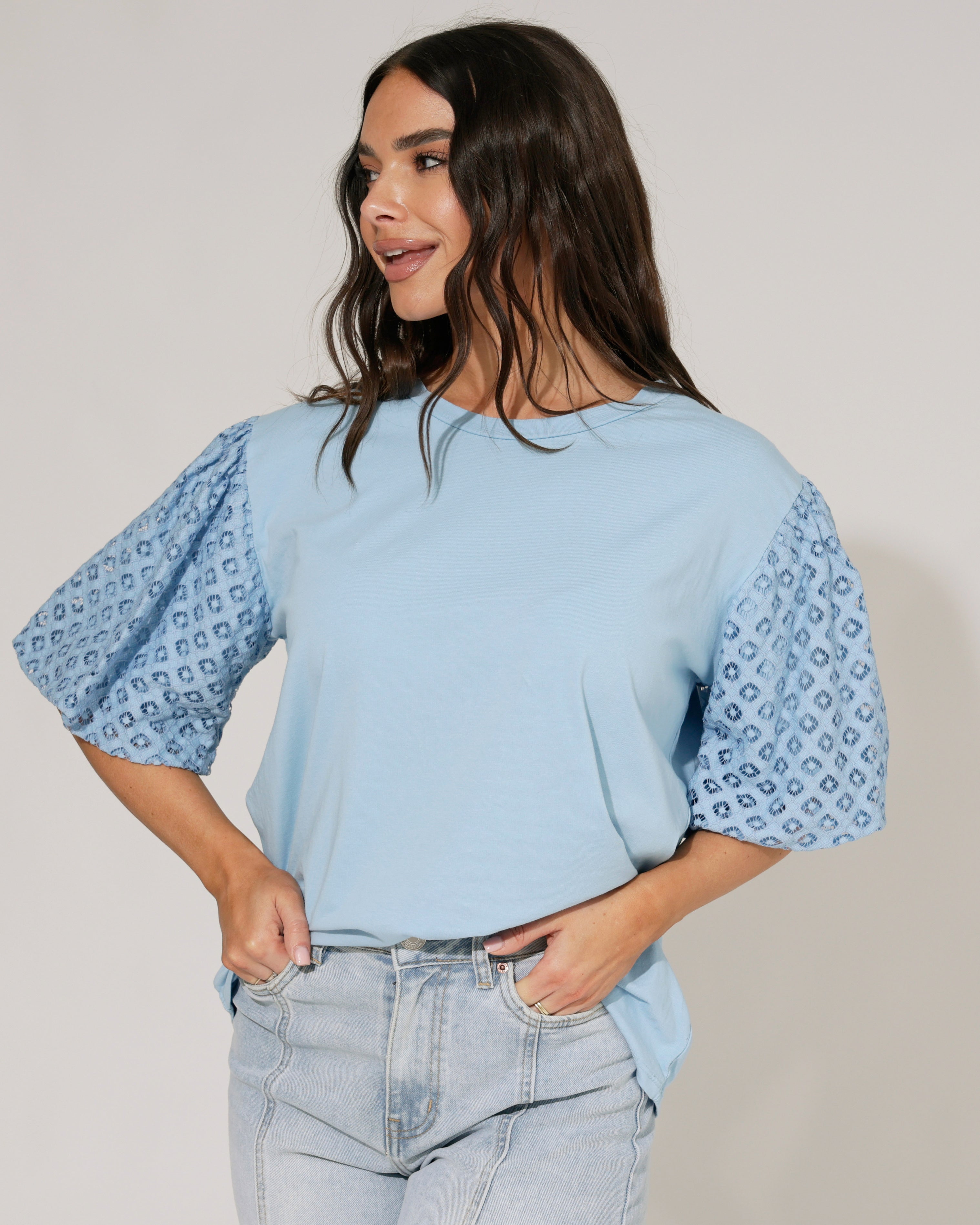 Top met korte mouw kant Bella Lichtblauw