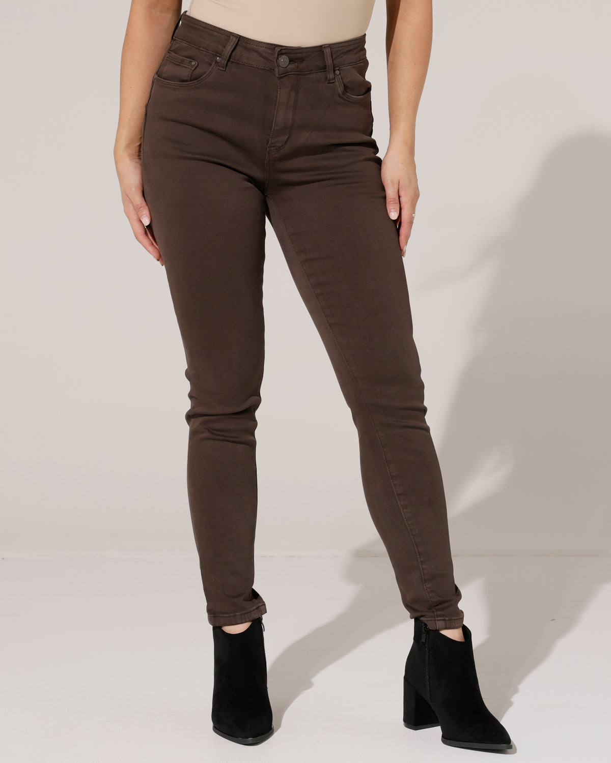 Ana & Lucy Skinny jeans, Push up Lucie-CM in donkerbruin, extra aanzicht 2