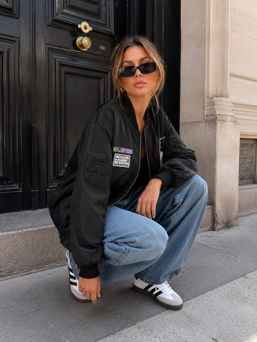 Bomberjacket met patches Gigi in zwart