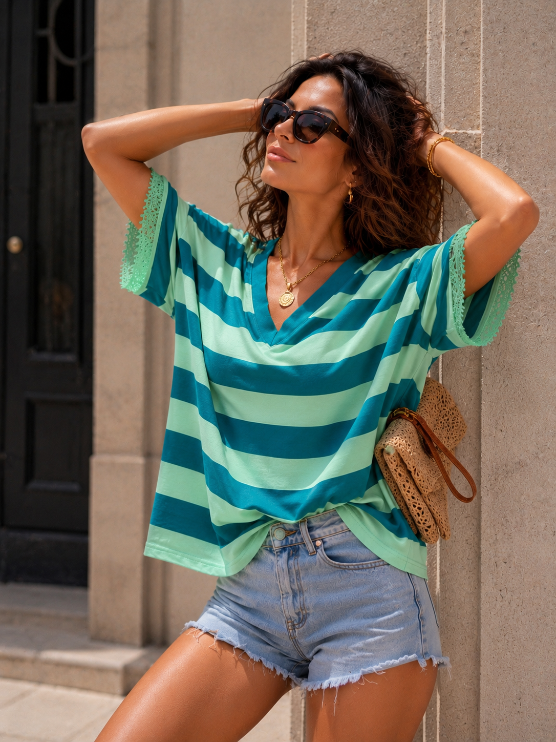 Gestreept T-shirt kanten detail Evie in groen, extra aanzicht 3
