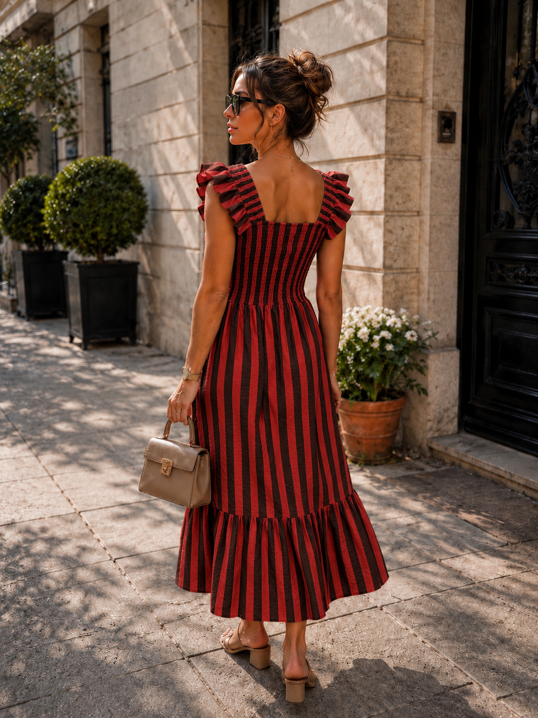 Gestreepte maxi jurk met rushes Noa Bruin/ in rood, extra aanzicht 2