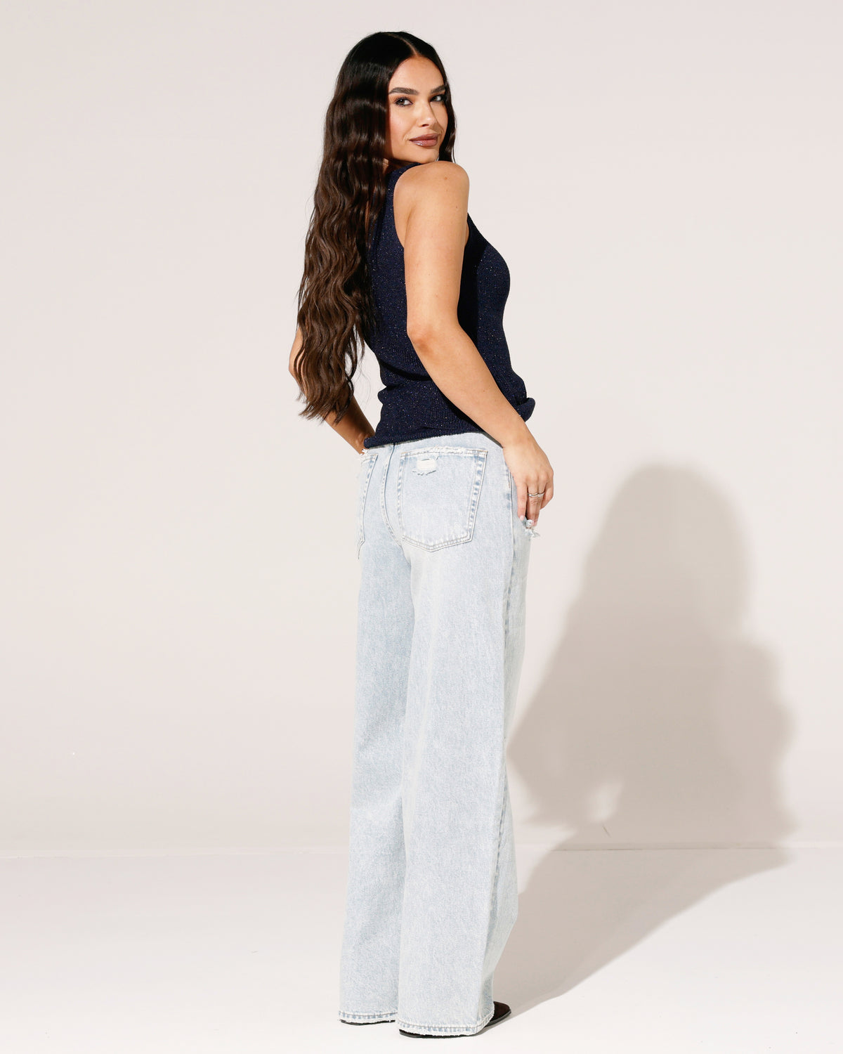 Glitter top met V-hals Zoe in donkerblauw, extra aanzicht 2