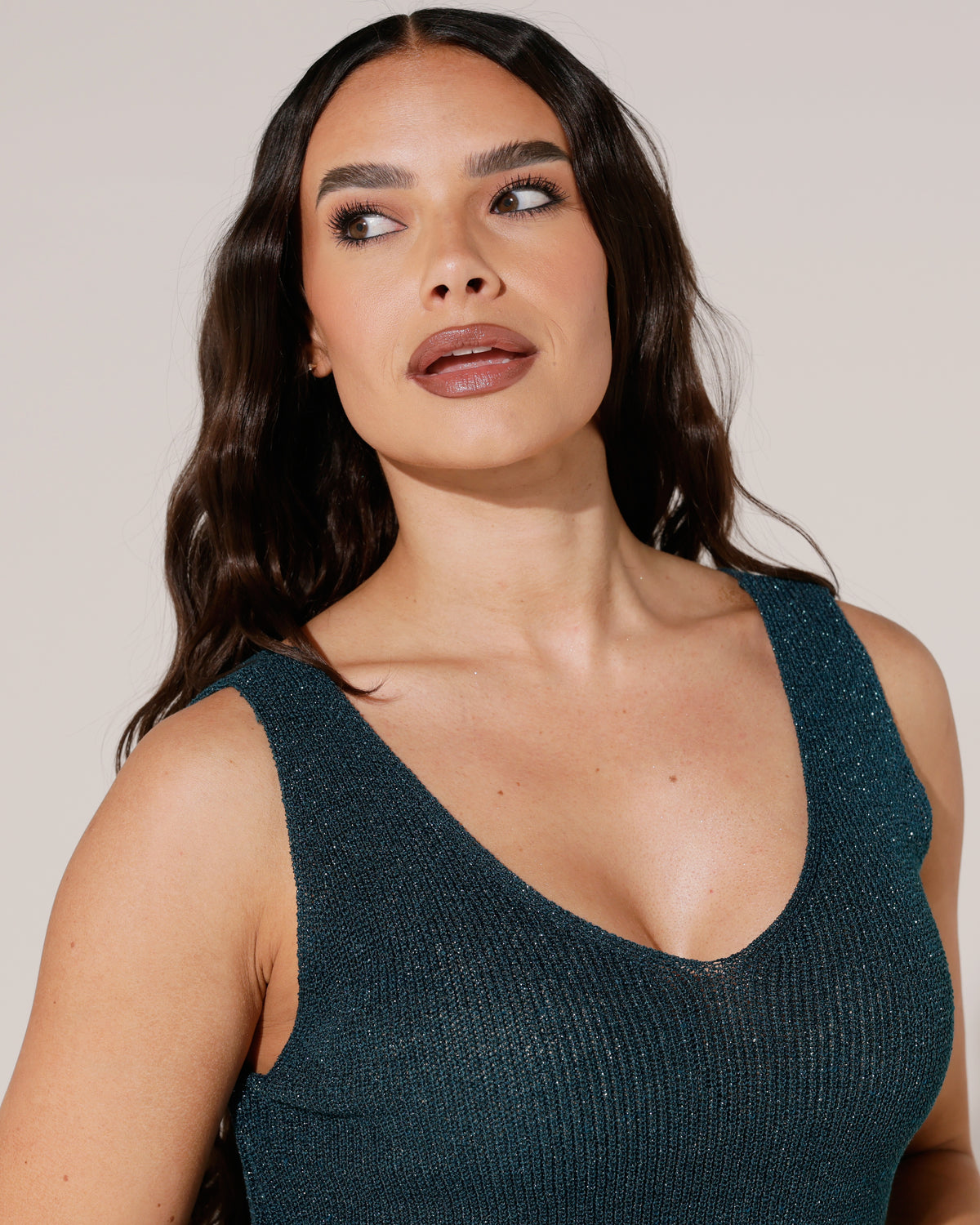 Glitter top met V-hals Zoe in petrol, extra aanzicht 3