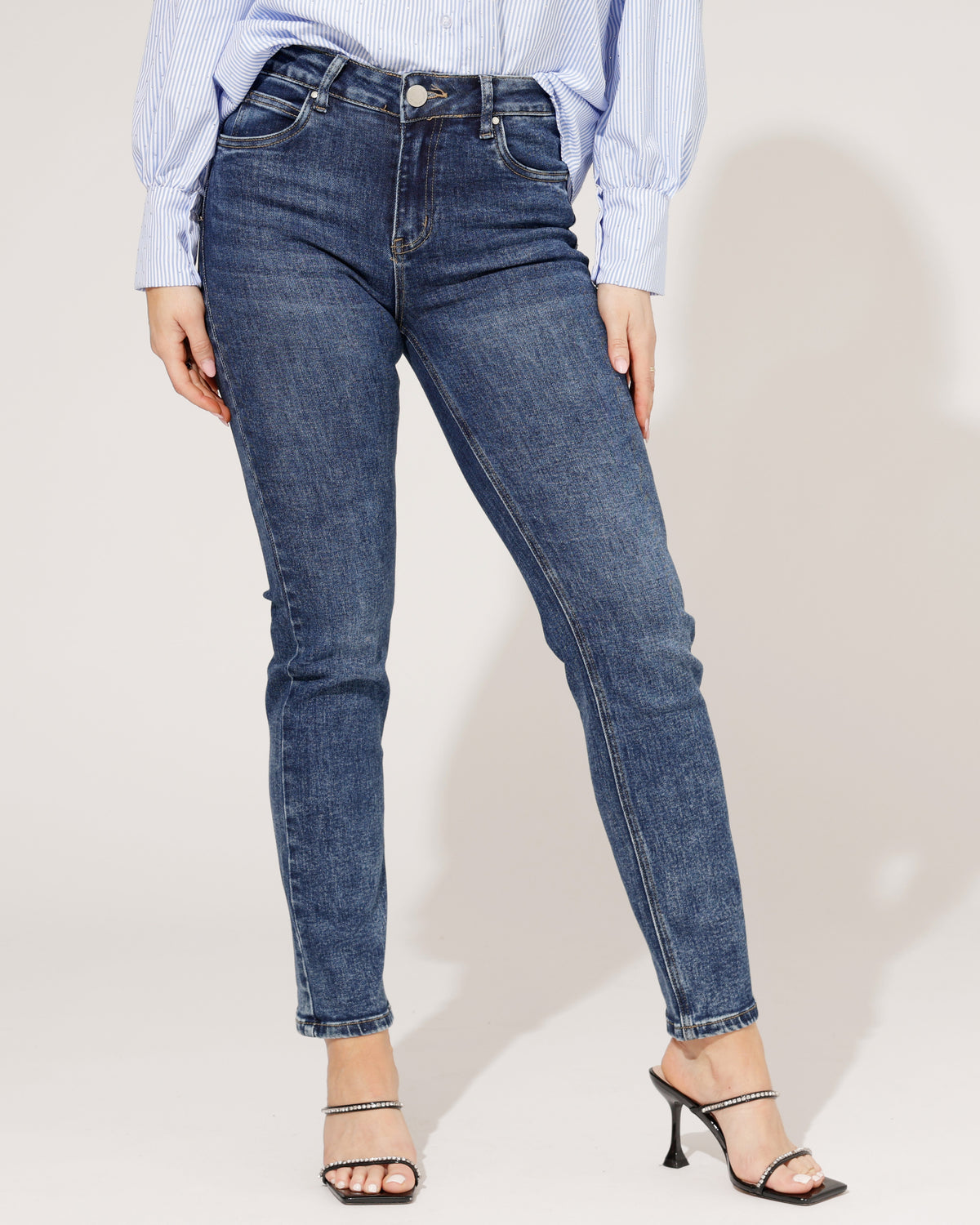 Goodies Mom jeans Cee in donkerblauw, extra aanzicht 2