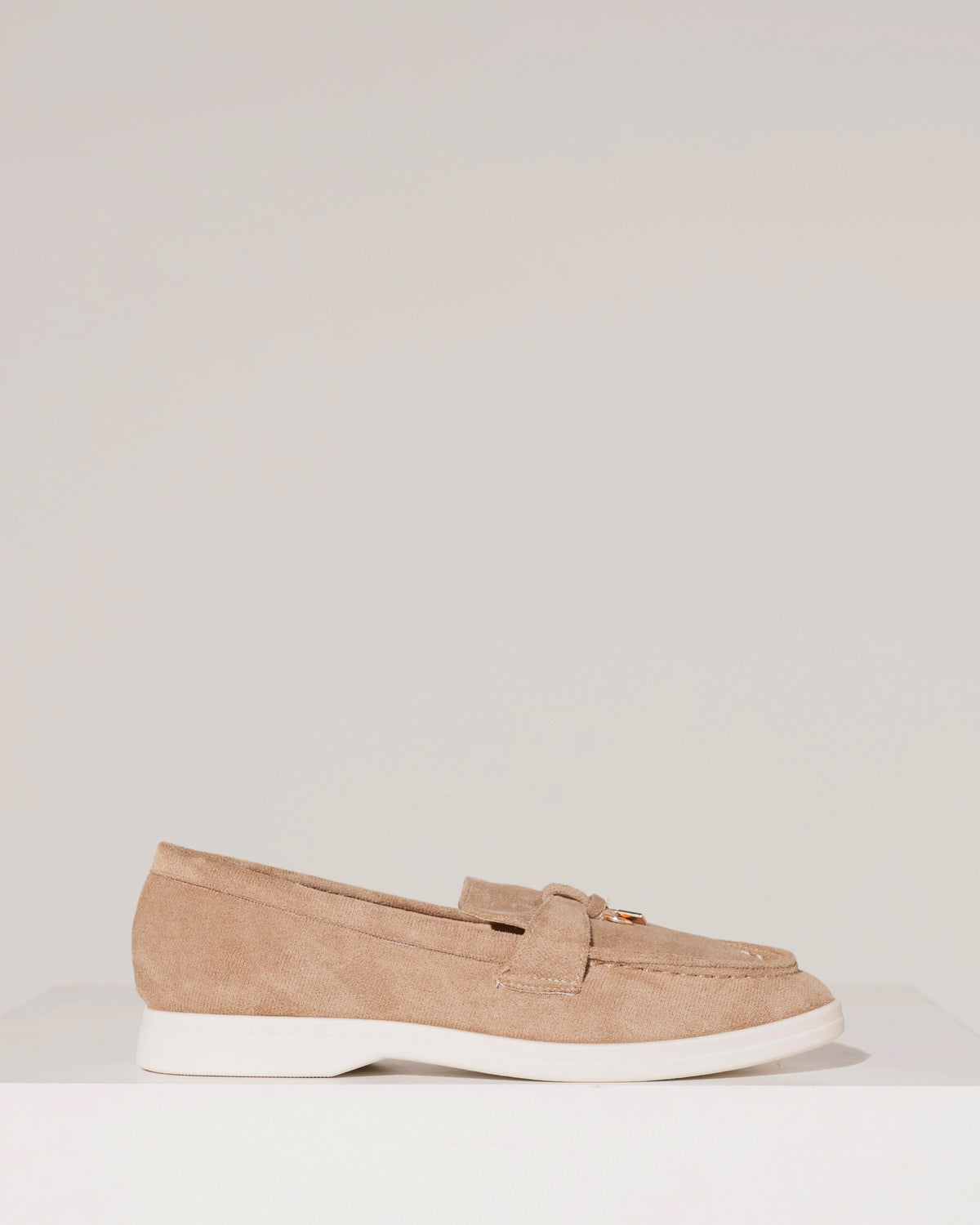 Loafer met goudkleurig detail Lesley in taupe