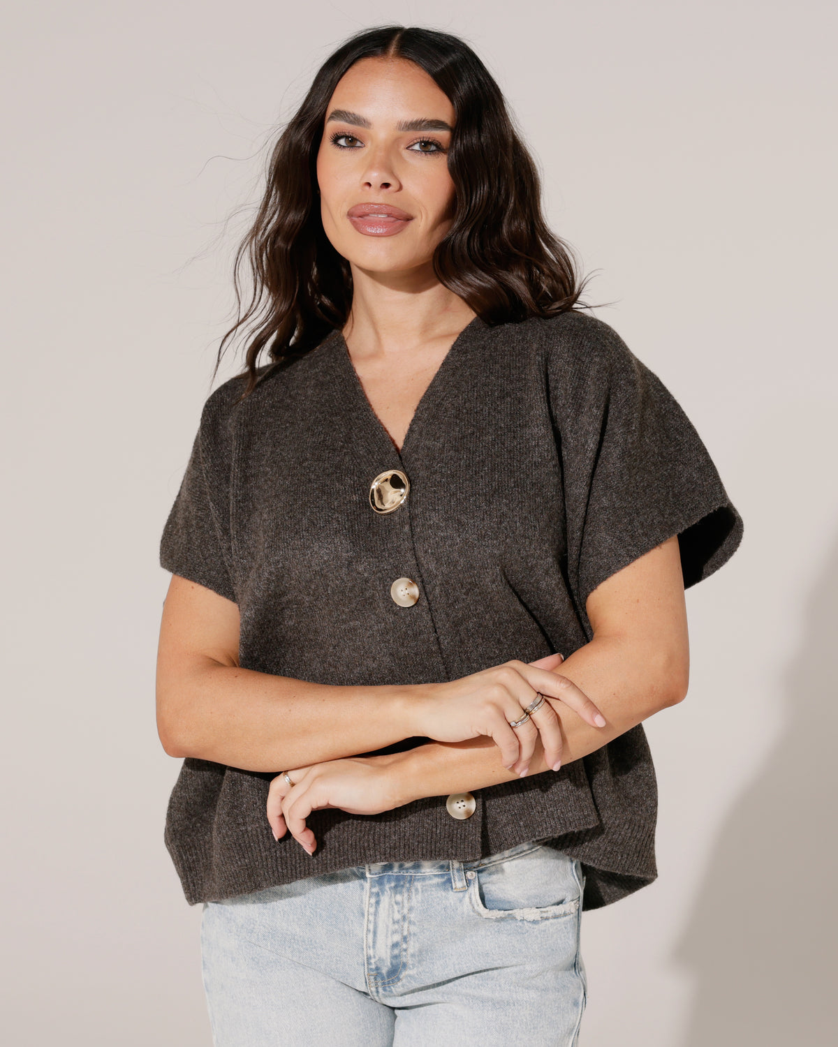 Mouwloze vest Gigi in bruin, extra aanzicht 2