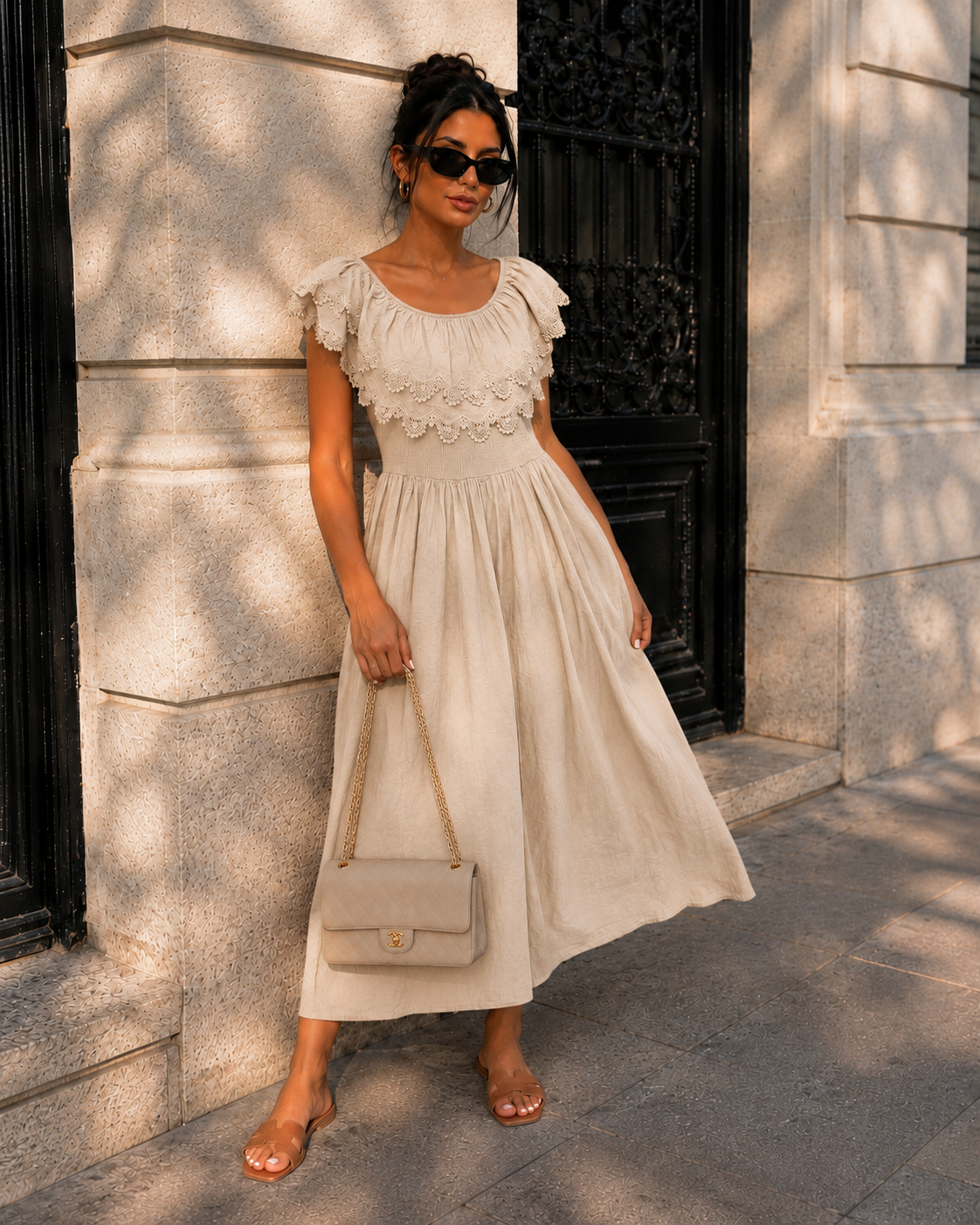 Off-shoulder jurk met broderie Bibi in beige