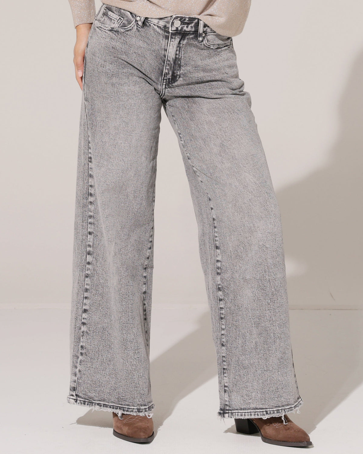 Queen Hearts Wide leg jeans, Mid waist Vicky-4 in grijs, extra aanzicht 3