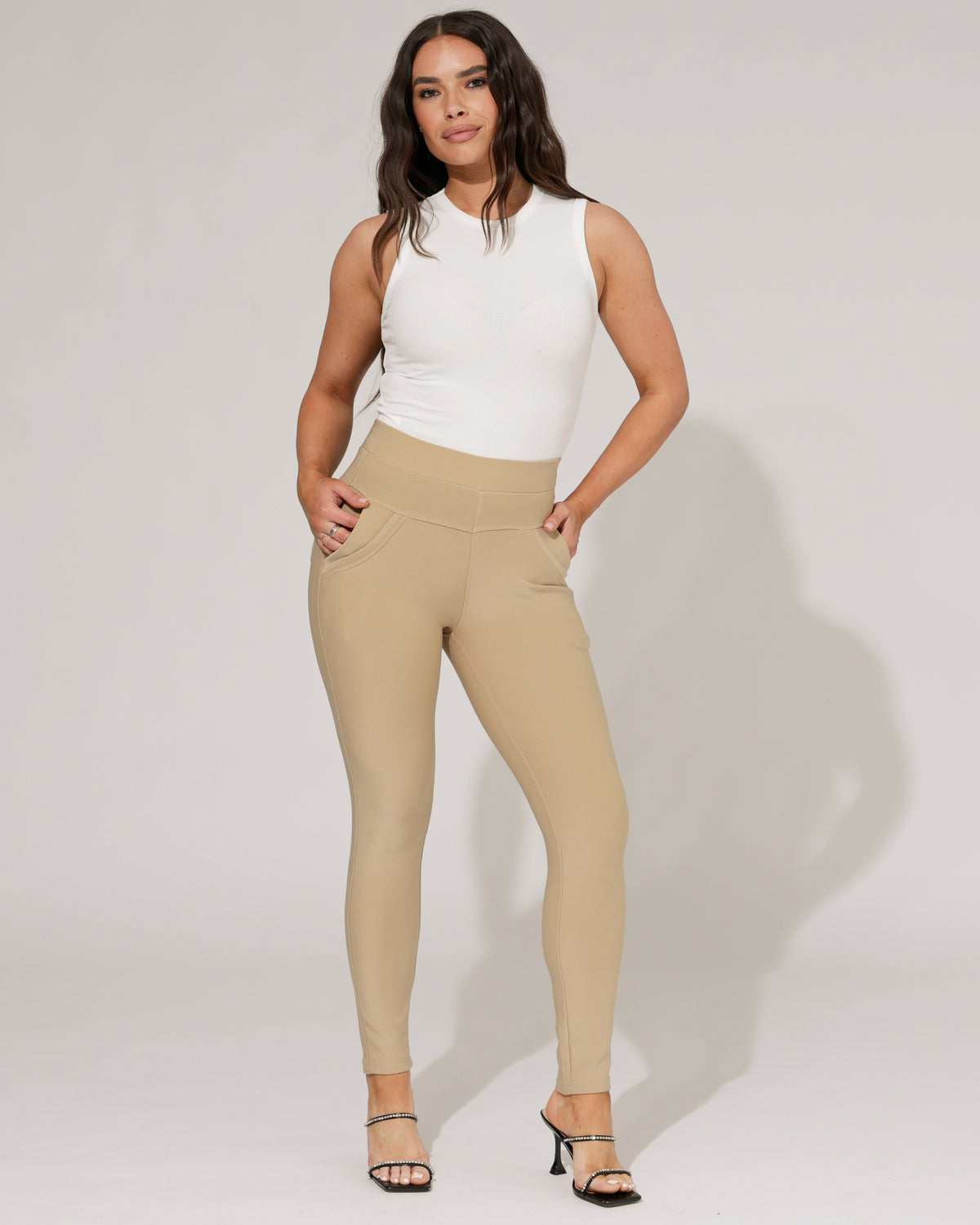 Stretch broek Tess in zand