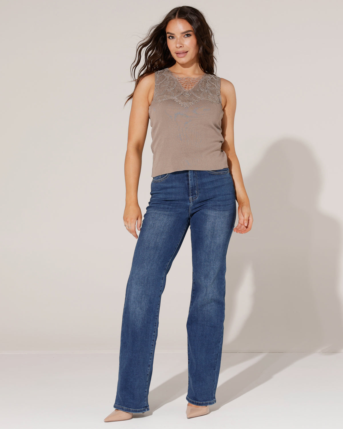 Top Rosalie in taupe, extra aanzicht 3