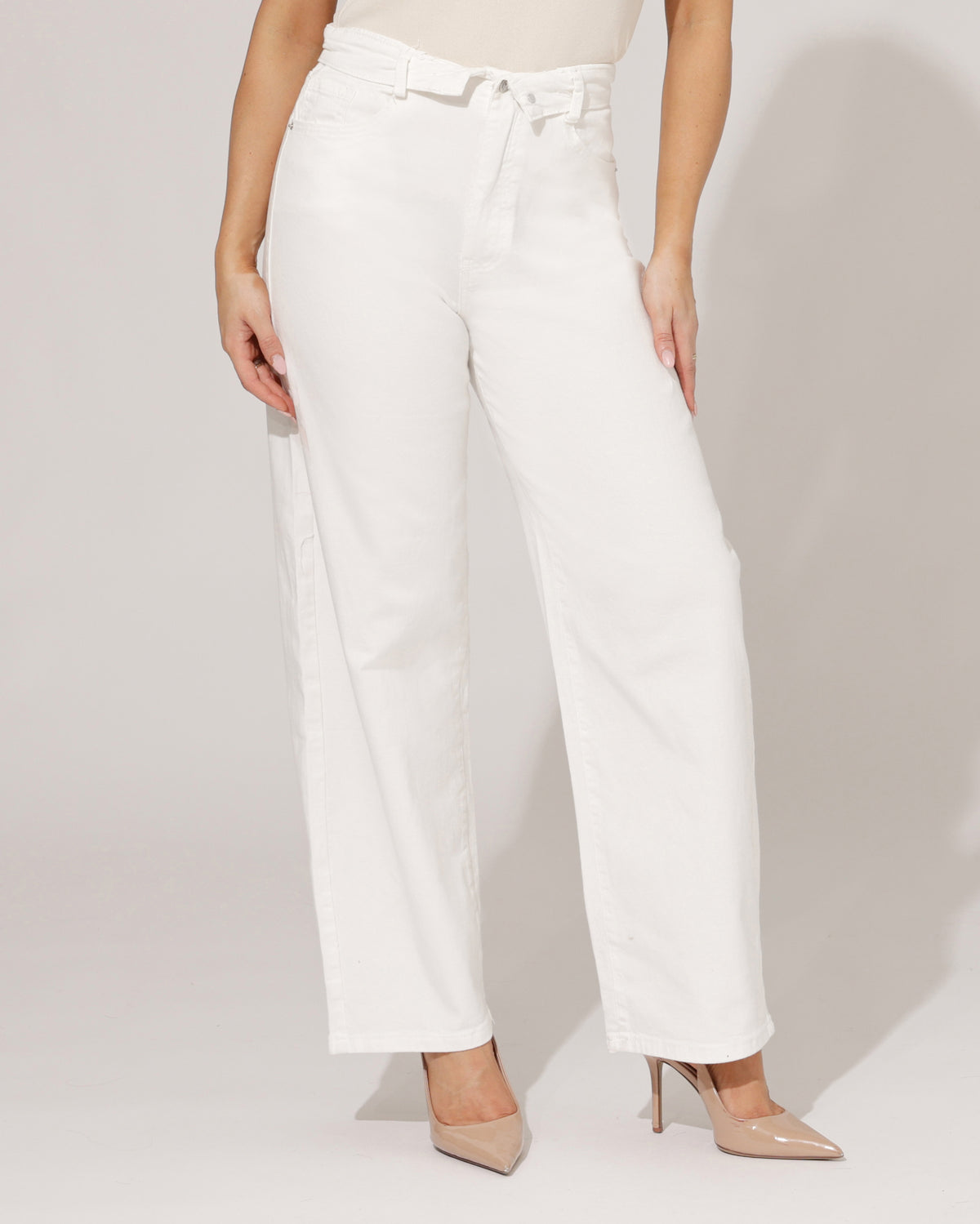 VS Miss Barrel jeans omslag Elin in wit