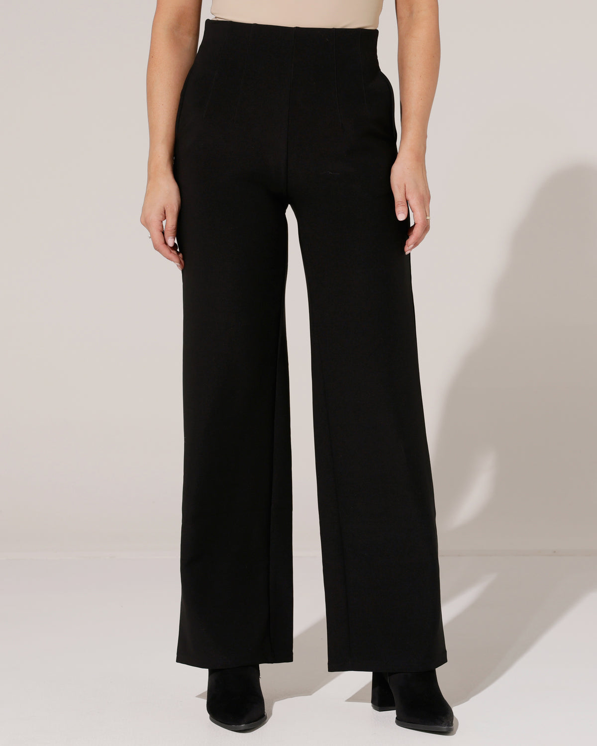Wide leg pantalon van travelstof Molley in zwart
